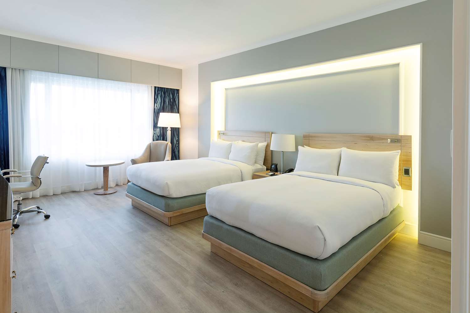 2 Queen Beds
