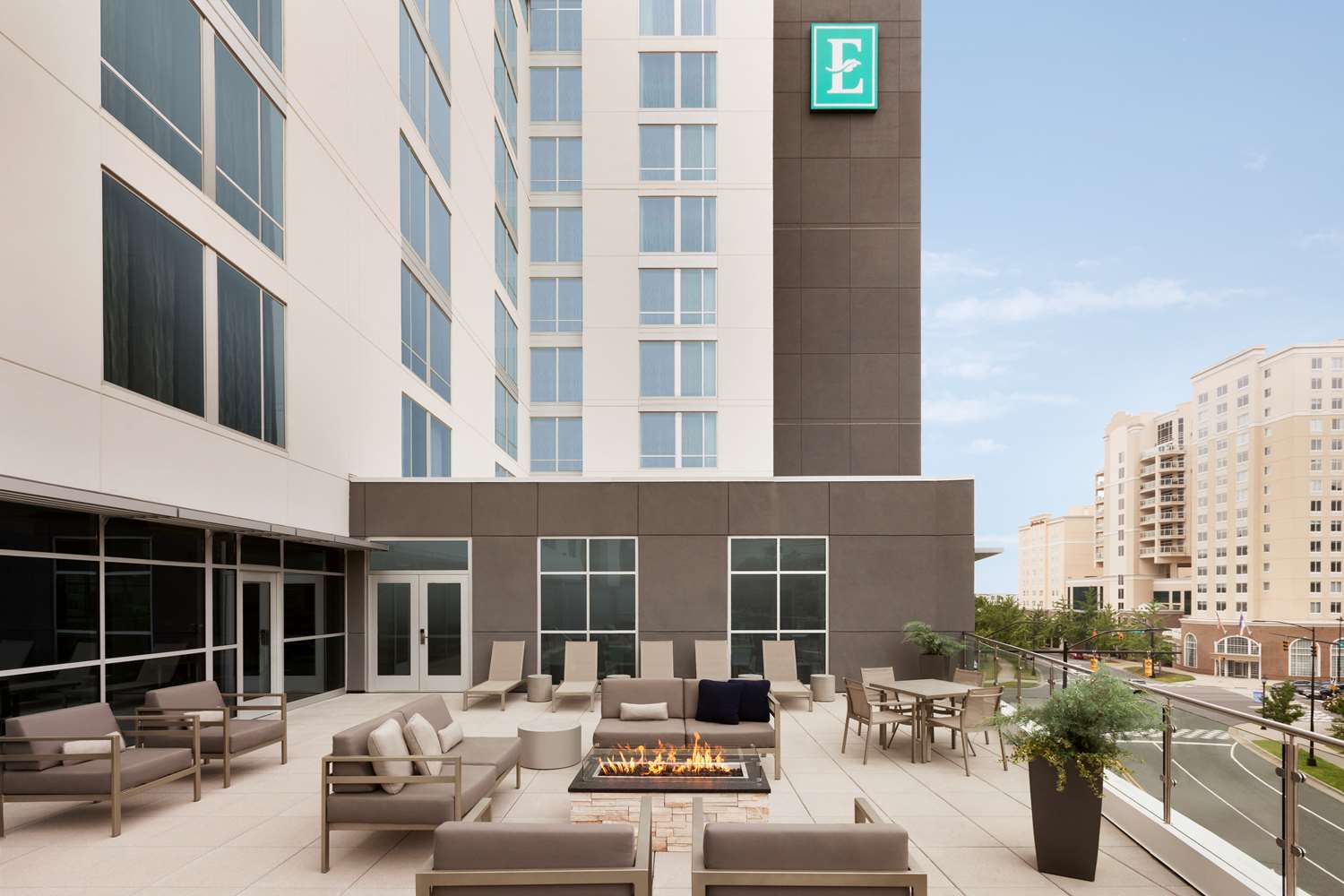 Embassy Suites by Hilton Charlotte Uptown 2