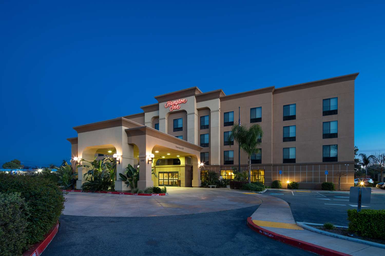 Hampton Inn Visalia 2