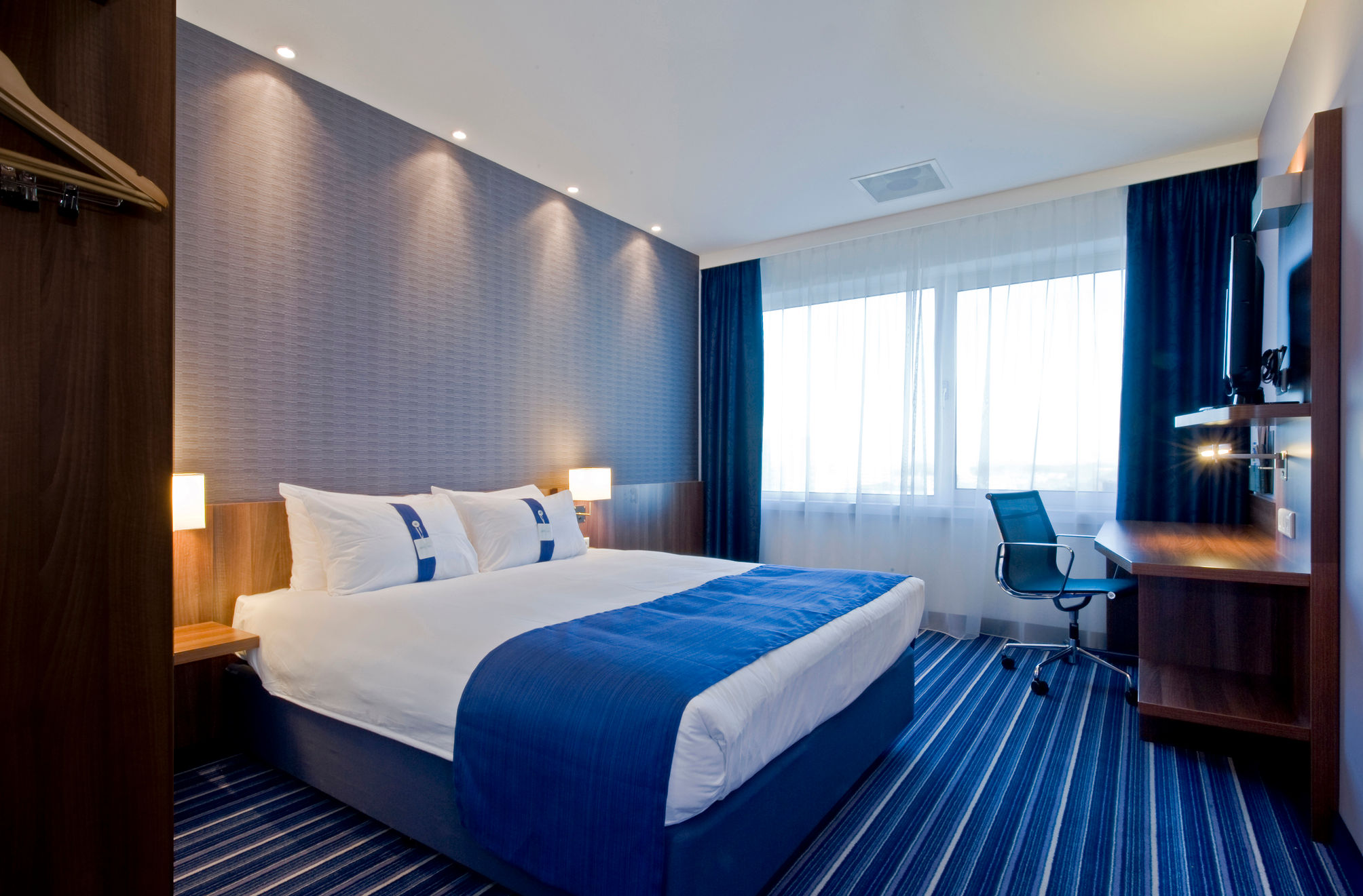 Holiday Inn Express AMSTERDAM - SCHIPHOL by IHG 1