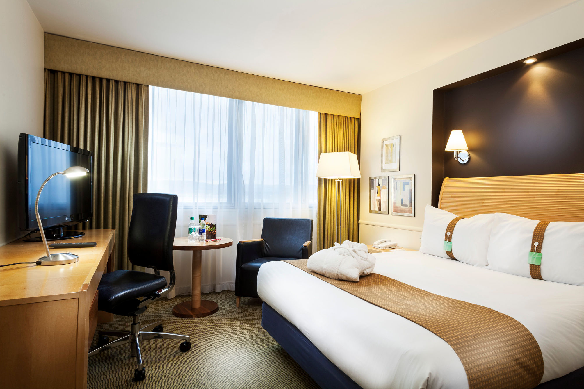 Holiday Inn Glasgow Airport 1