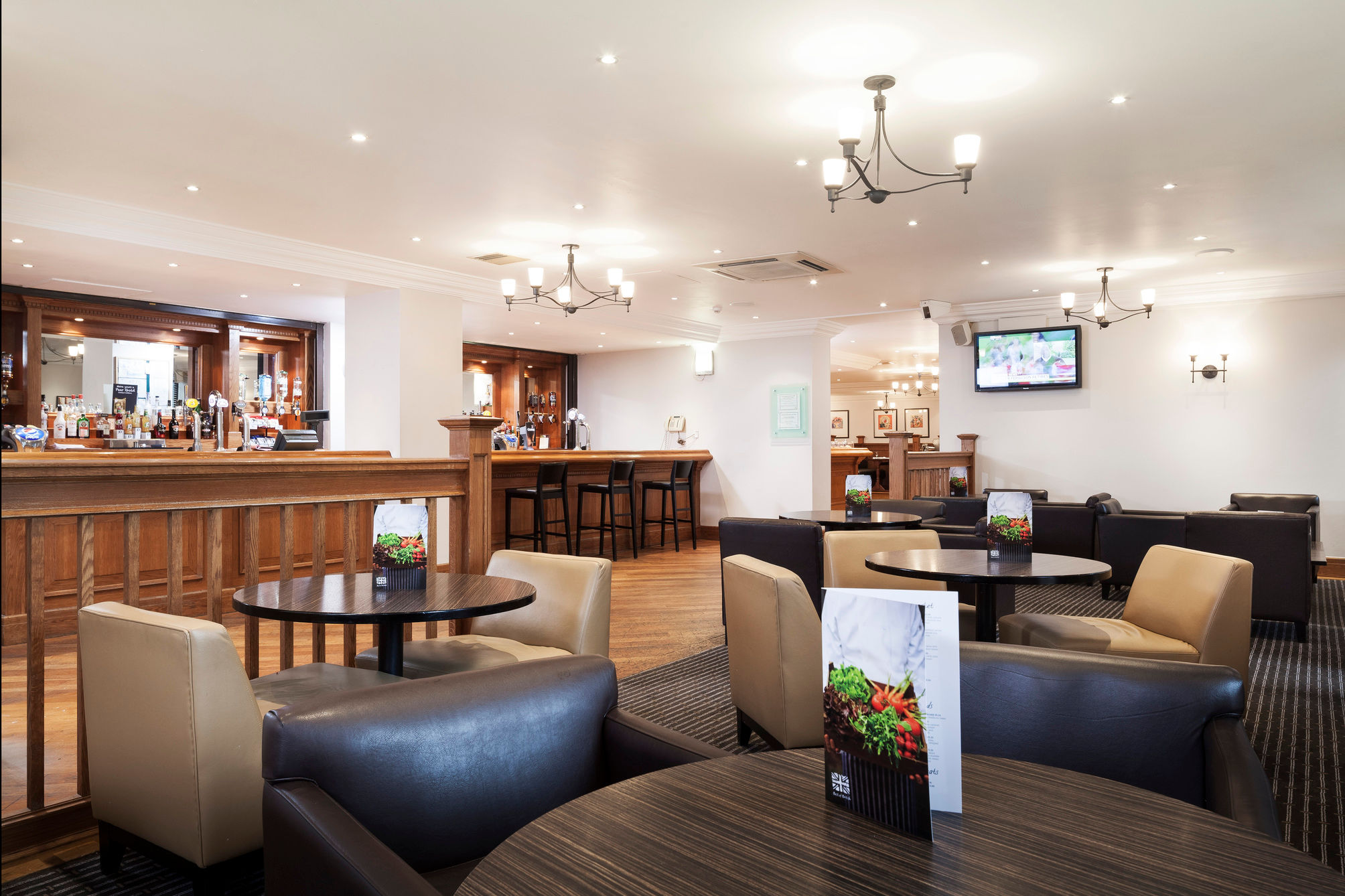 Holiday Inn Glasgow Airport 2