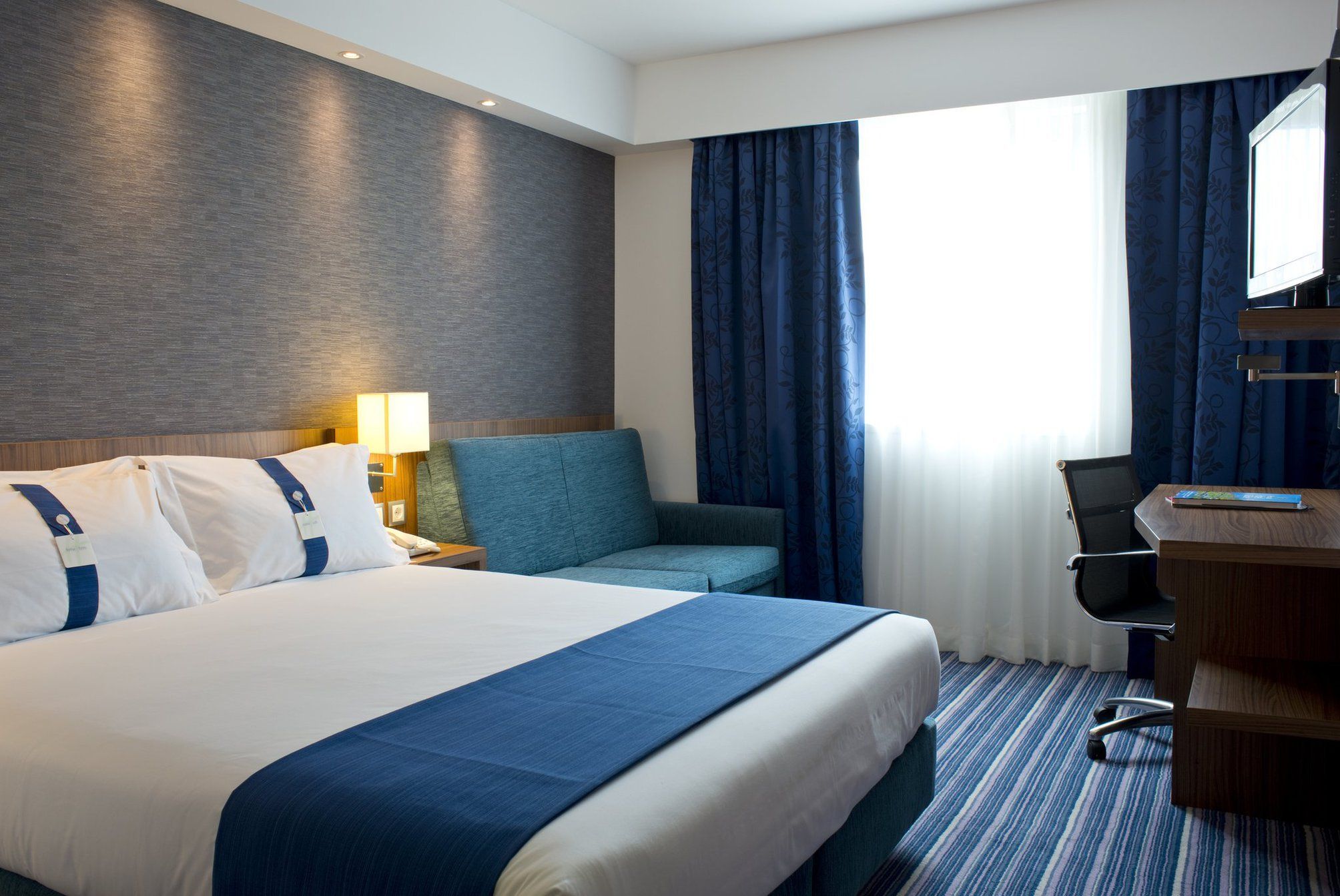 Holiday Inn Express LISBON - ALFRAGIDE by IHG 1