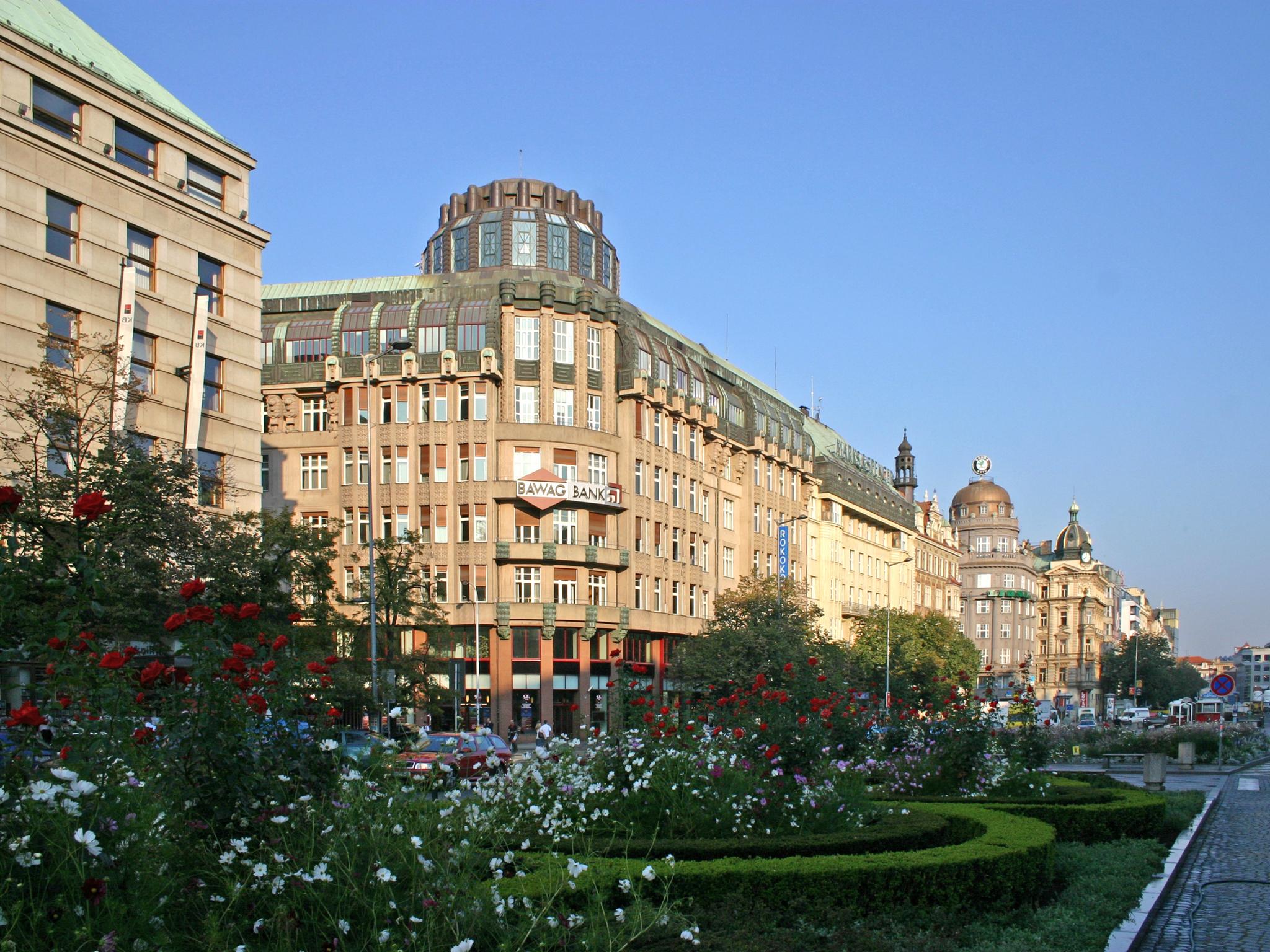 EA Hotel Rokoko 1