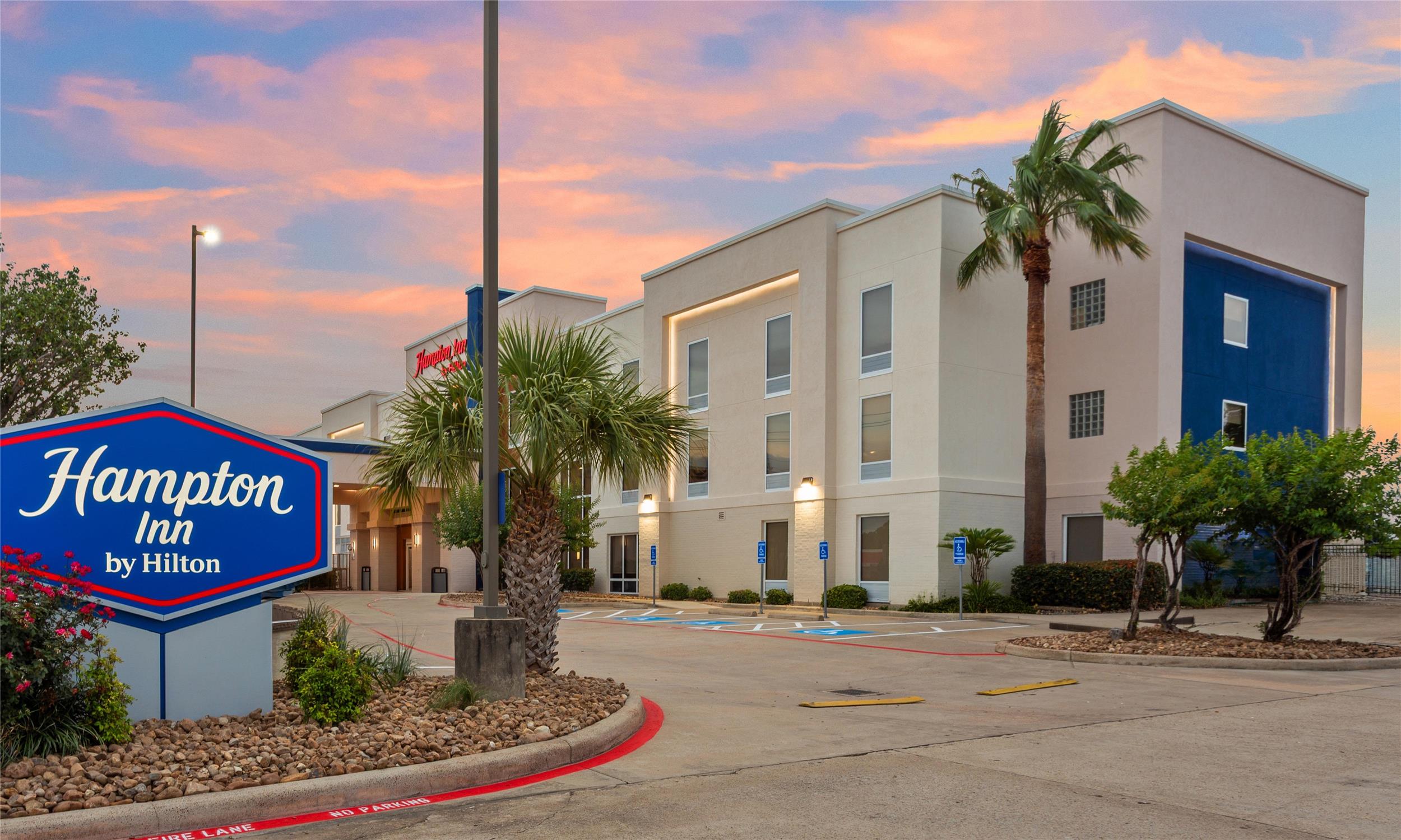 Hampton Inn Houston-Pearland 2