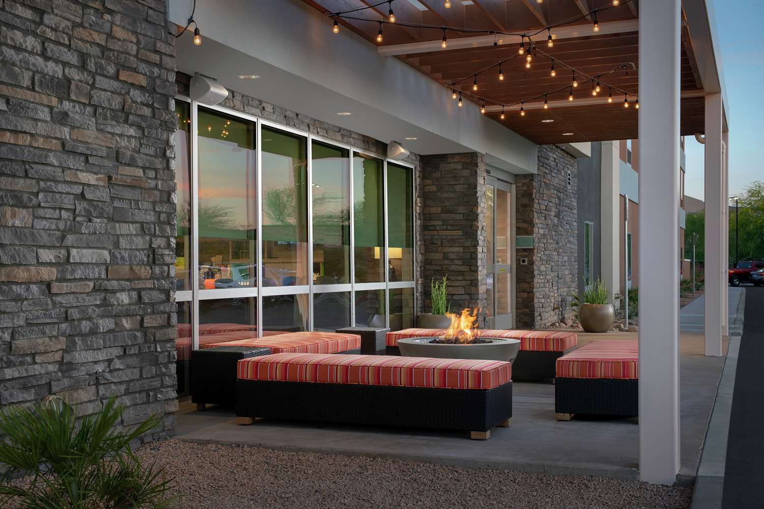 Home2 Suites By Hilton Phoenix Airport South 2