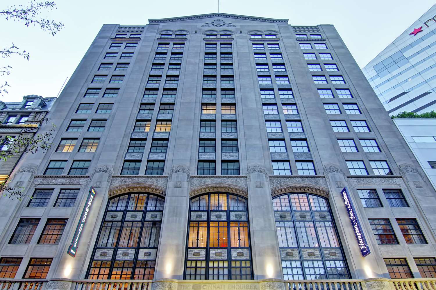 Hampton Inn and Suites Cincinnati - Downtown 2