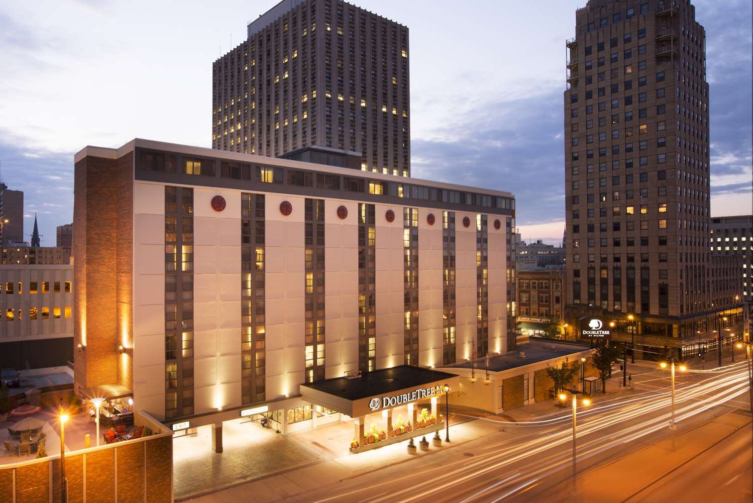 DoubleTree by Hilton Milwaukee Downtown 1