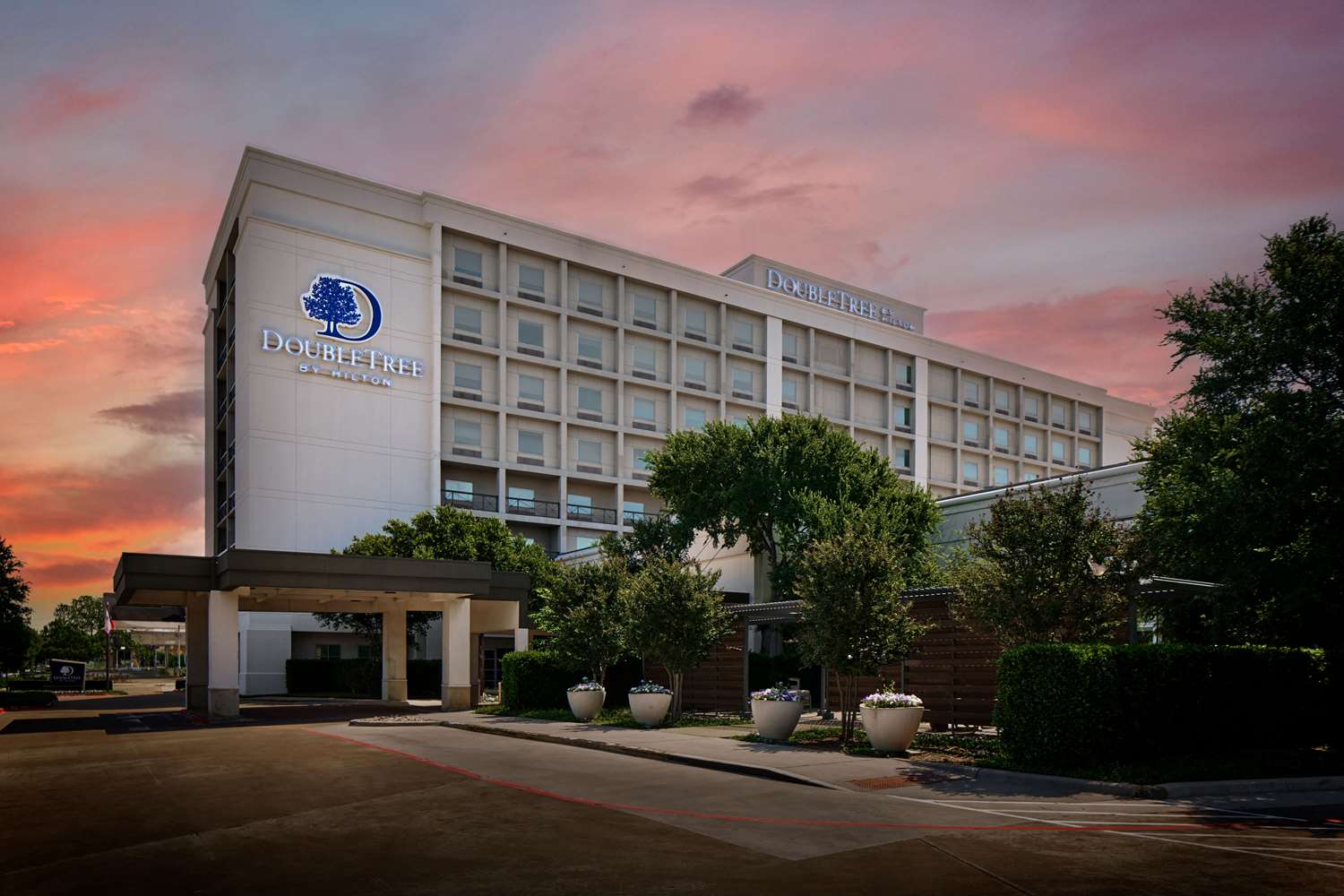DoubleTree by Hilton Dallas - Love Field 2