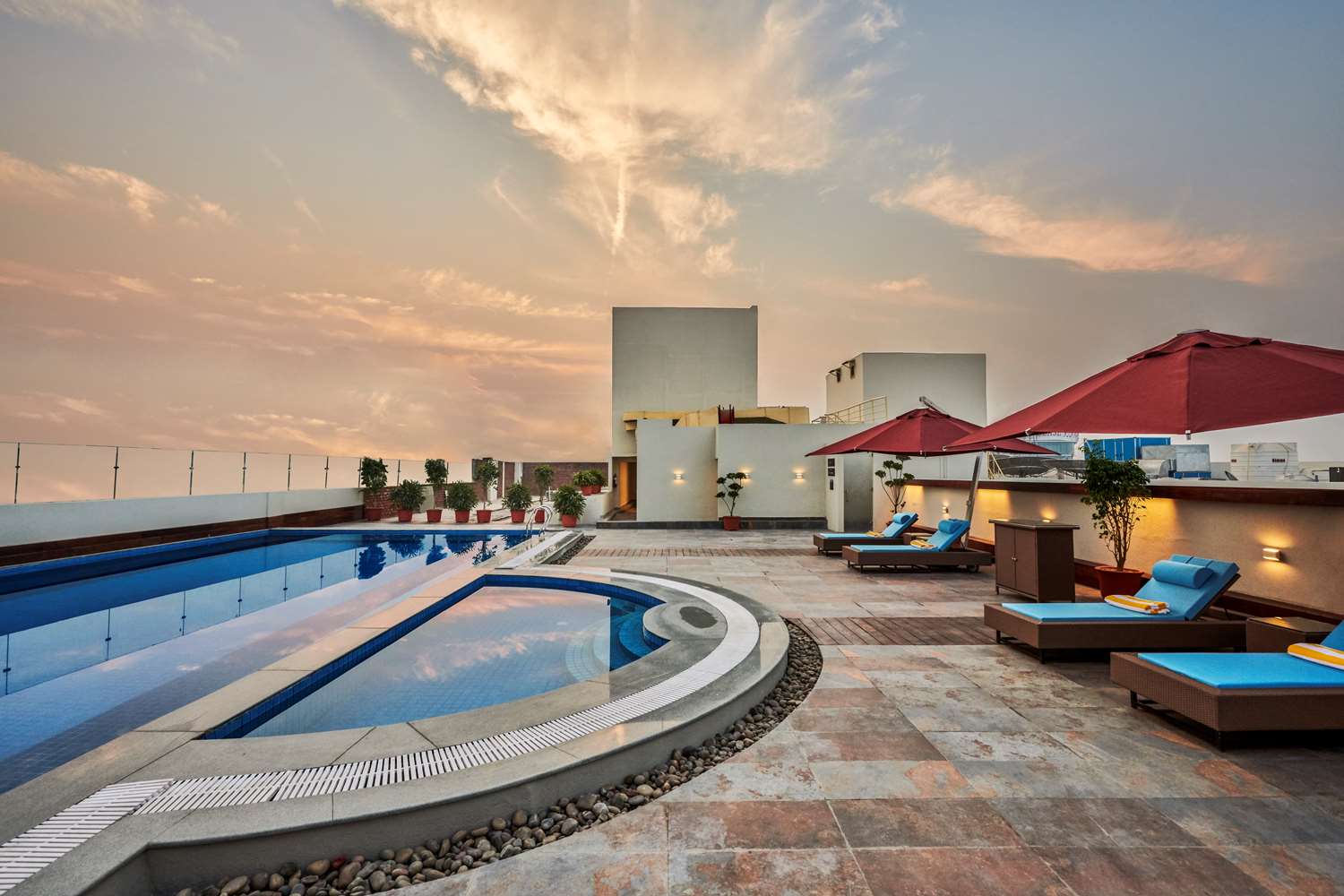 Hilton Garden Inn Lucknow 1