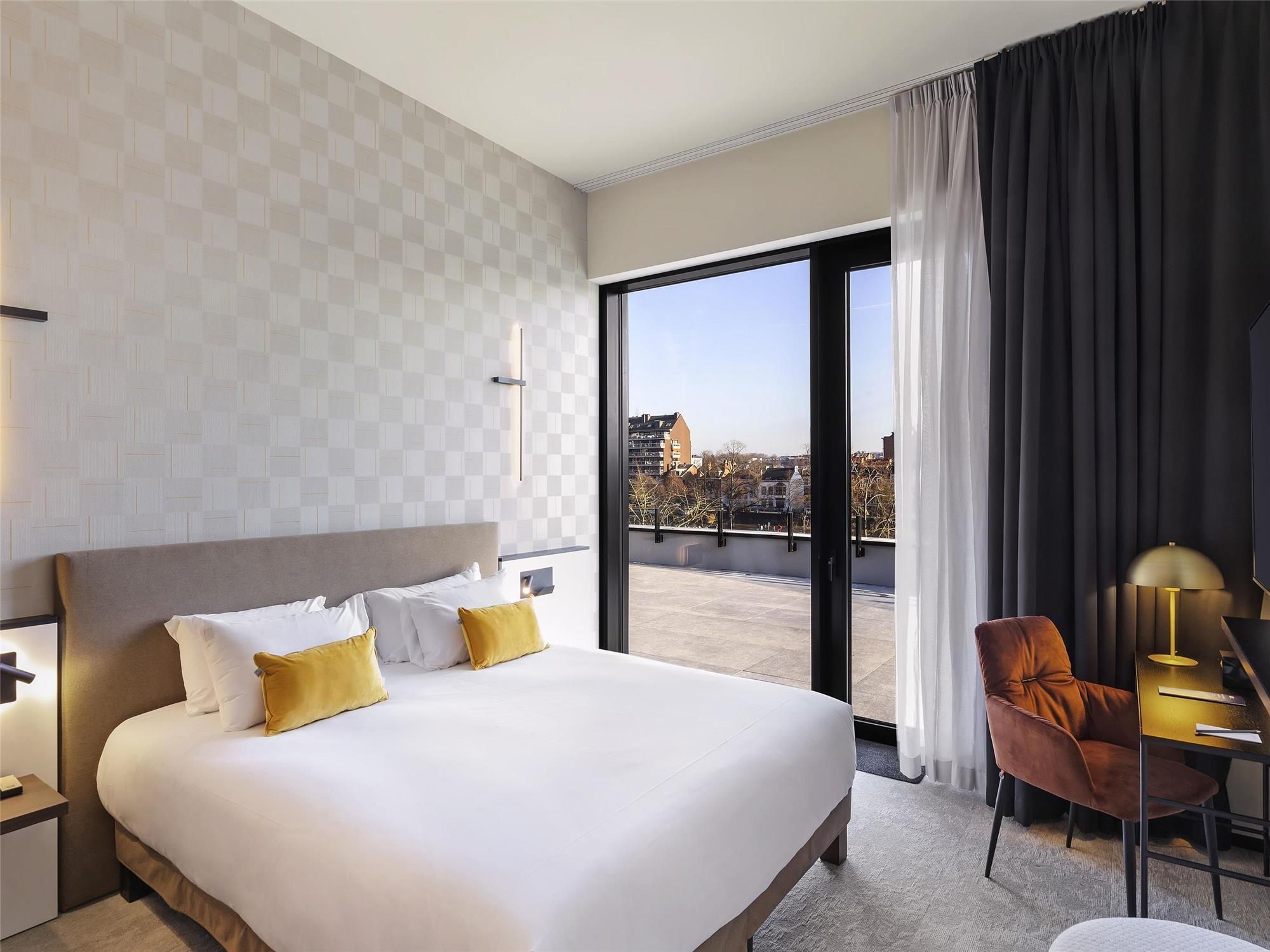 Privilege Zimmer mit Flussblick und Terrasse