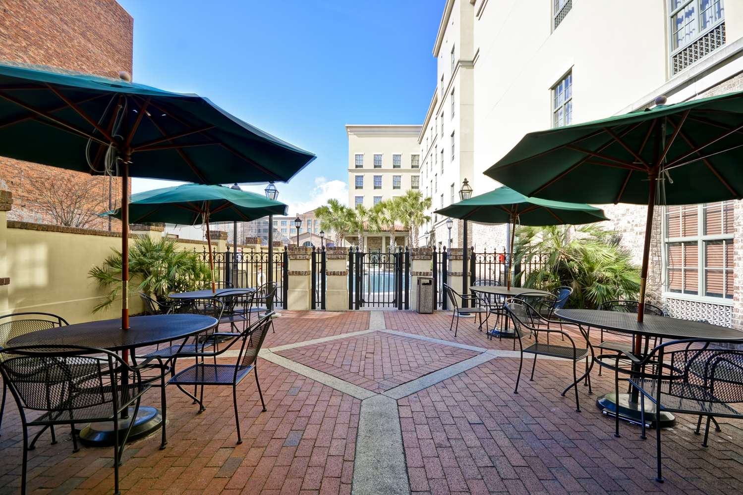 Hampton Inn & Suites Savannah Historic District 2