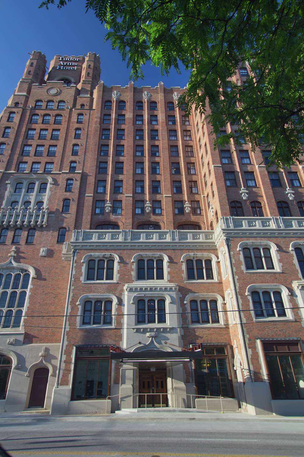 The Tudor Arms Hotel Cleveland - a DoubleTree by Hilton 2