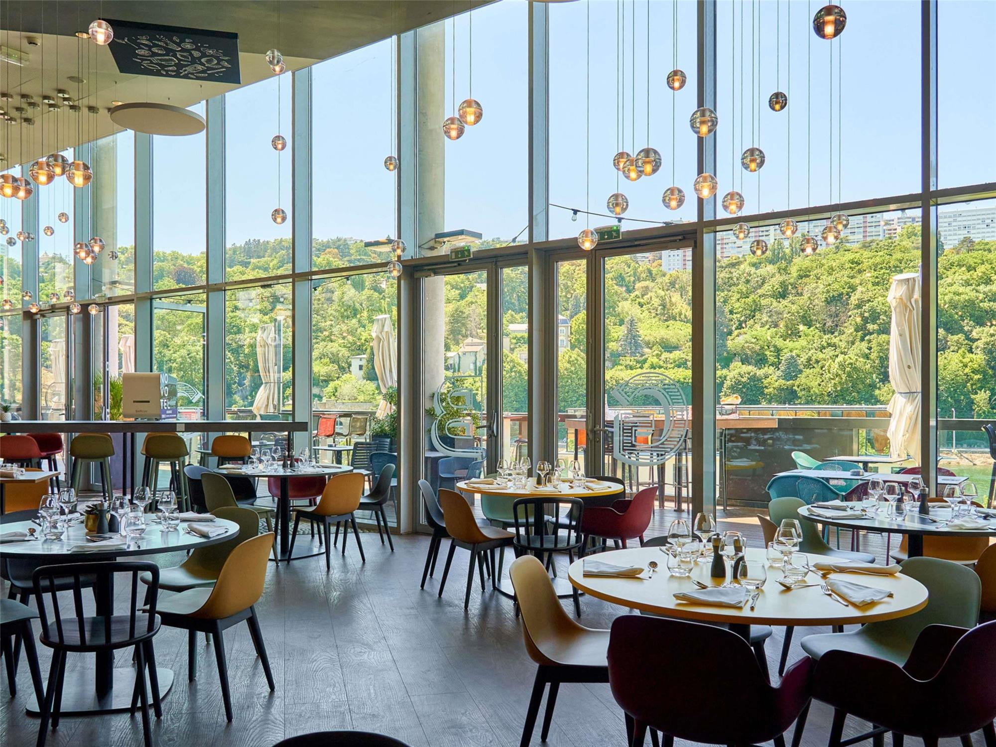 Novotel Lyon Centre-Confluence Bord de Saone 2