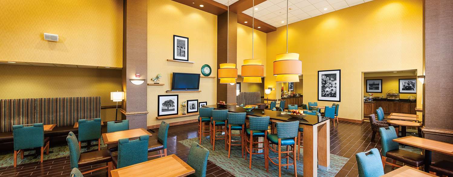 Hampton Inn & Suites Chesapeake-Square Mall 2