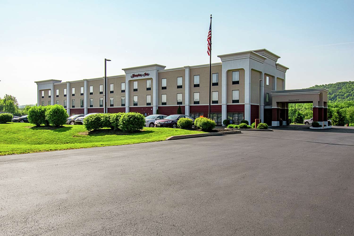 Hampton Inn Pine Grove 1