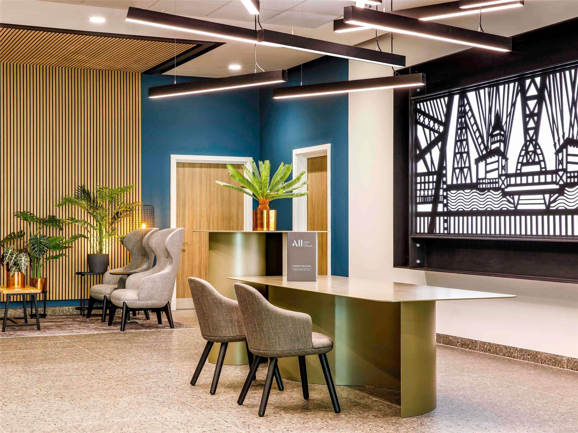 Mercure Newport 2