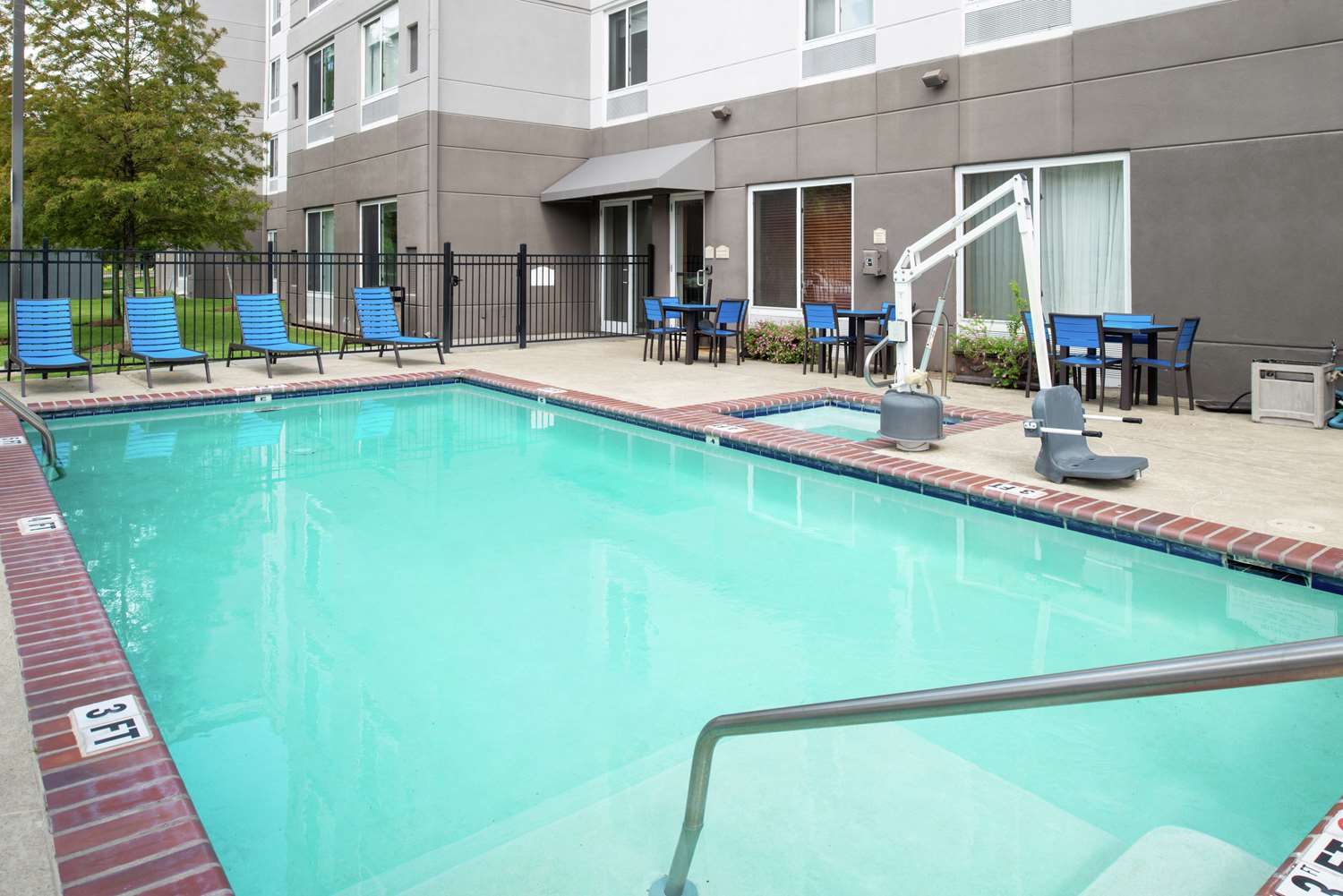 Hilton Garden Inn Baton Rouge Airport 2