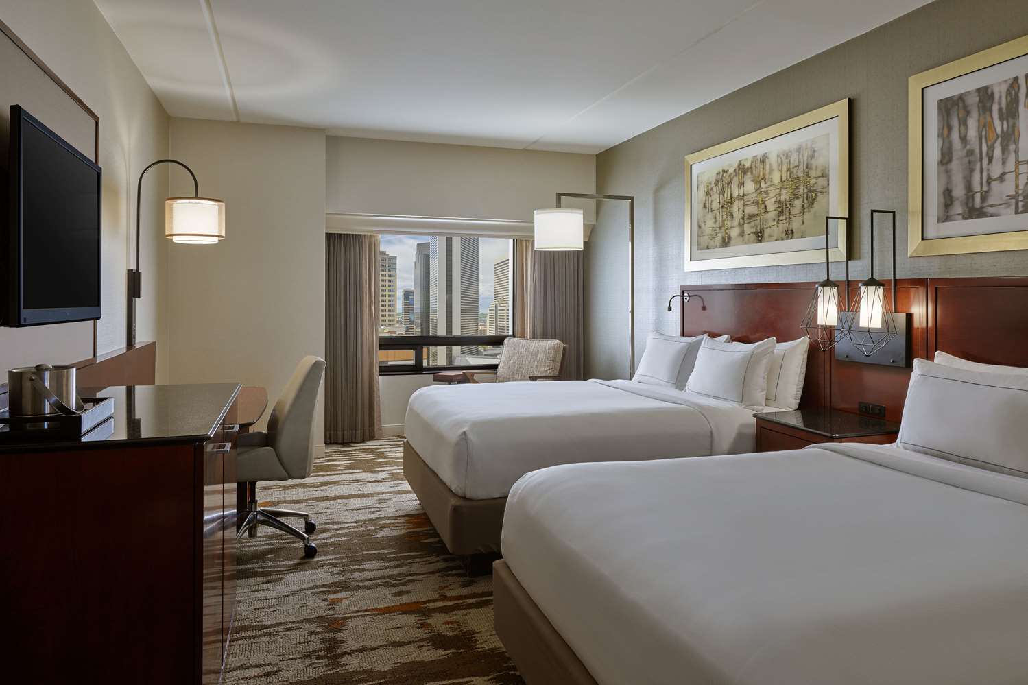 Guest High Floor Room with City View