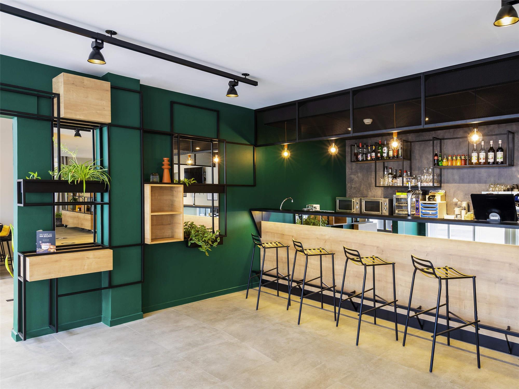 Ibis Pau Centre 2