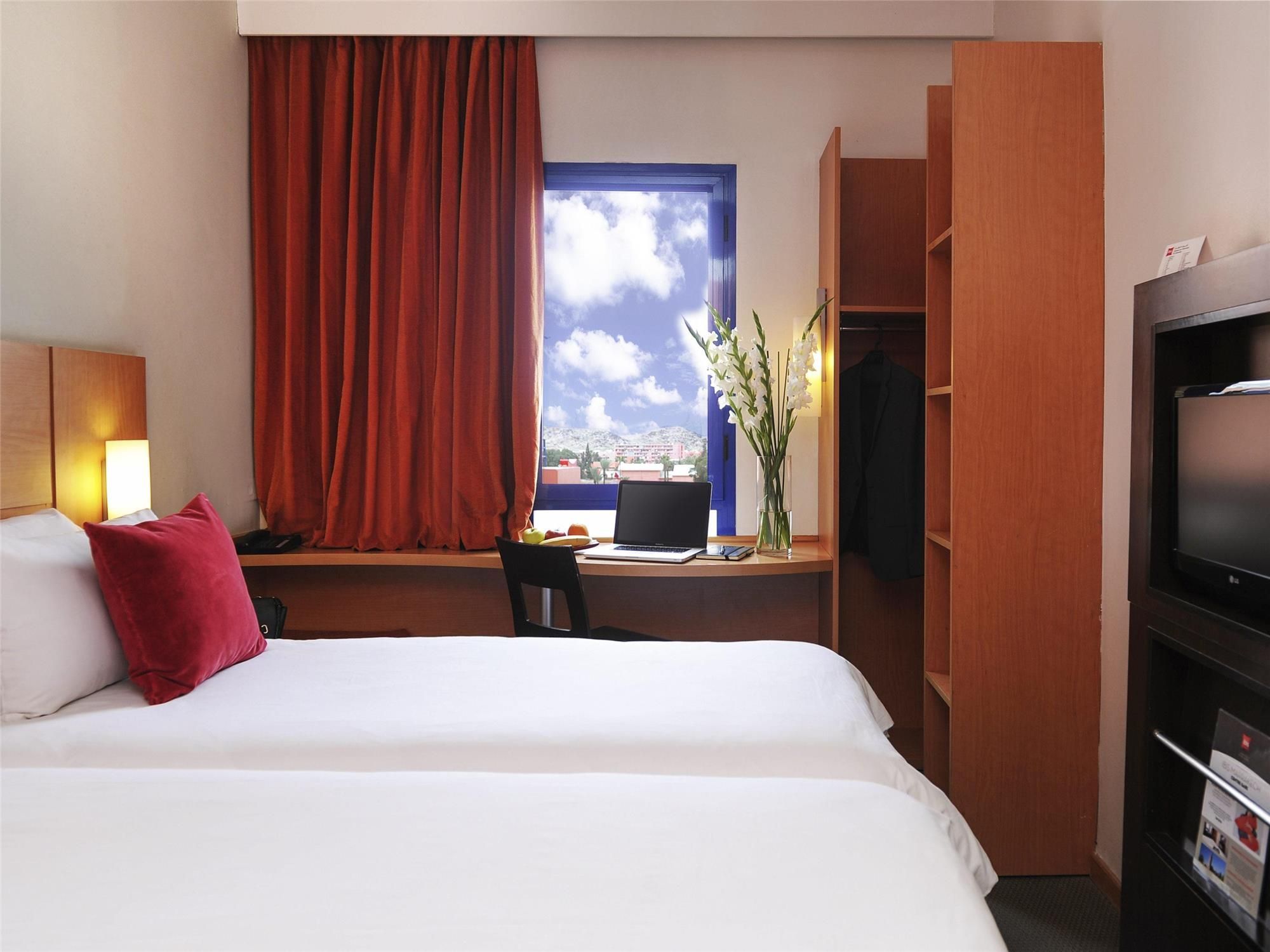 Standard twin room