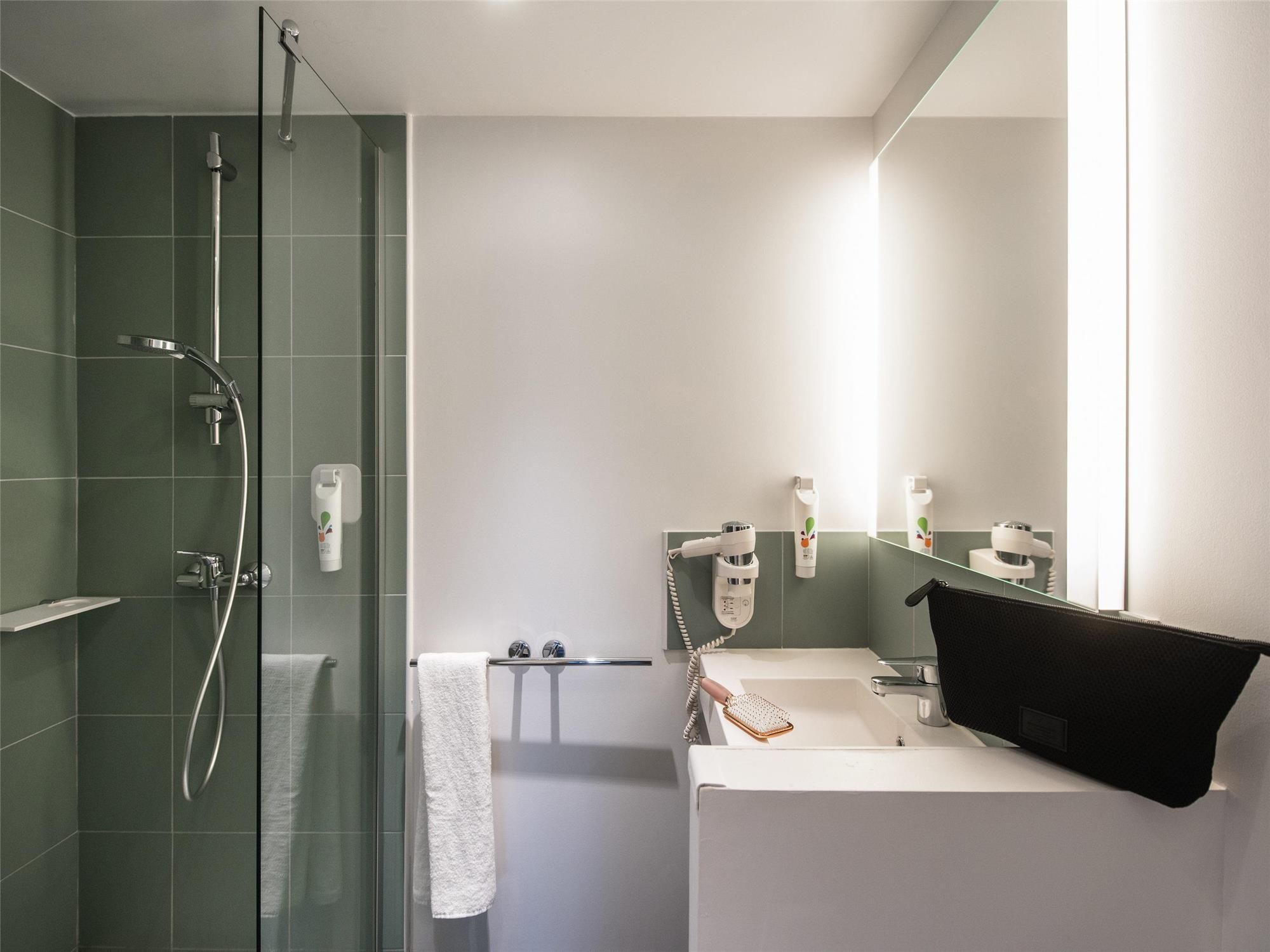 Standard twin room 