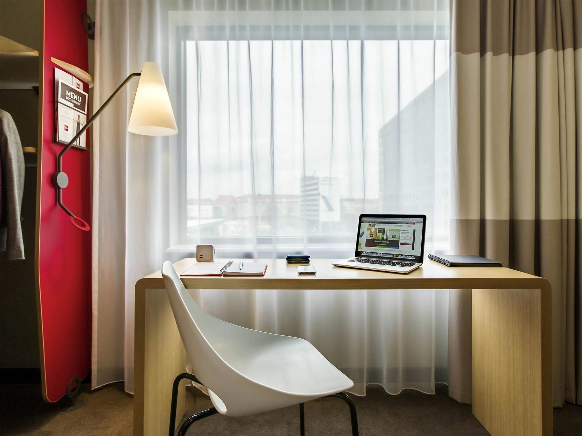 Spacious room with twin beds