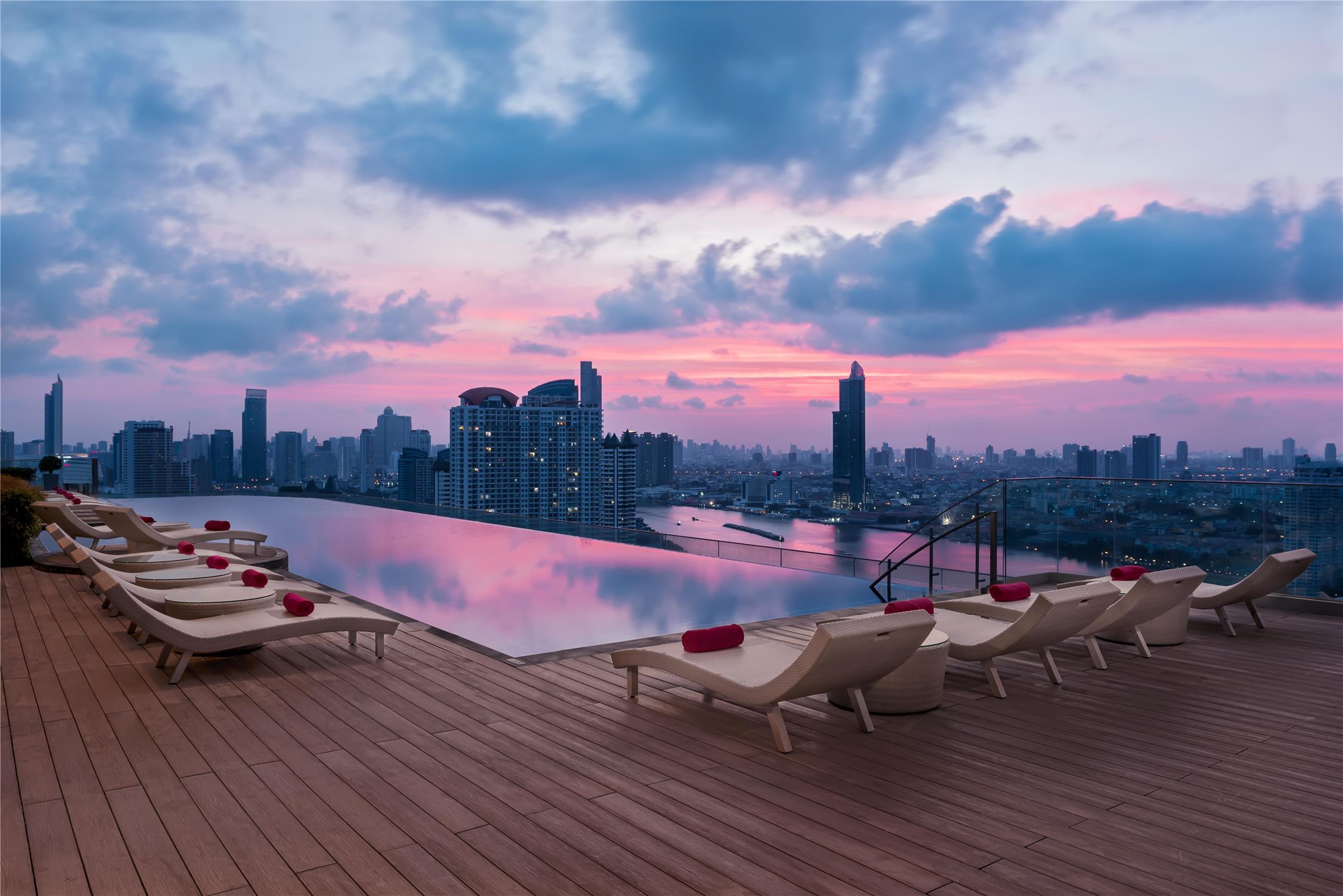 Avani Plus Riverside Bangkok Hotel 1