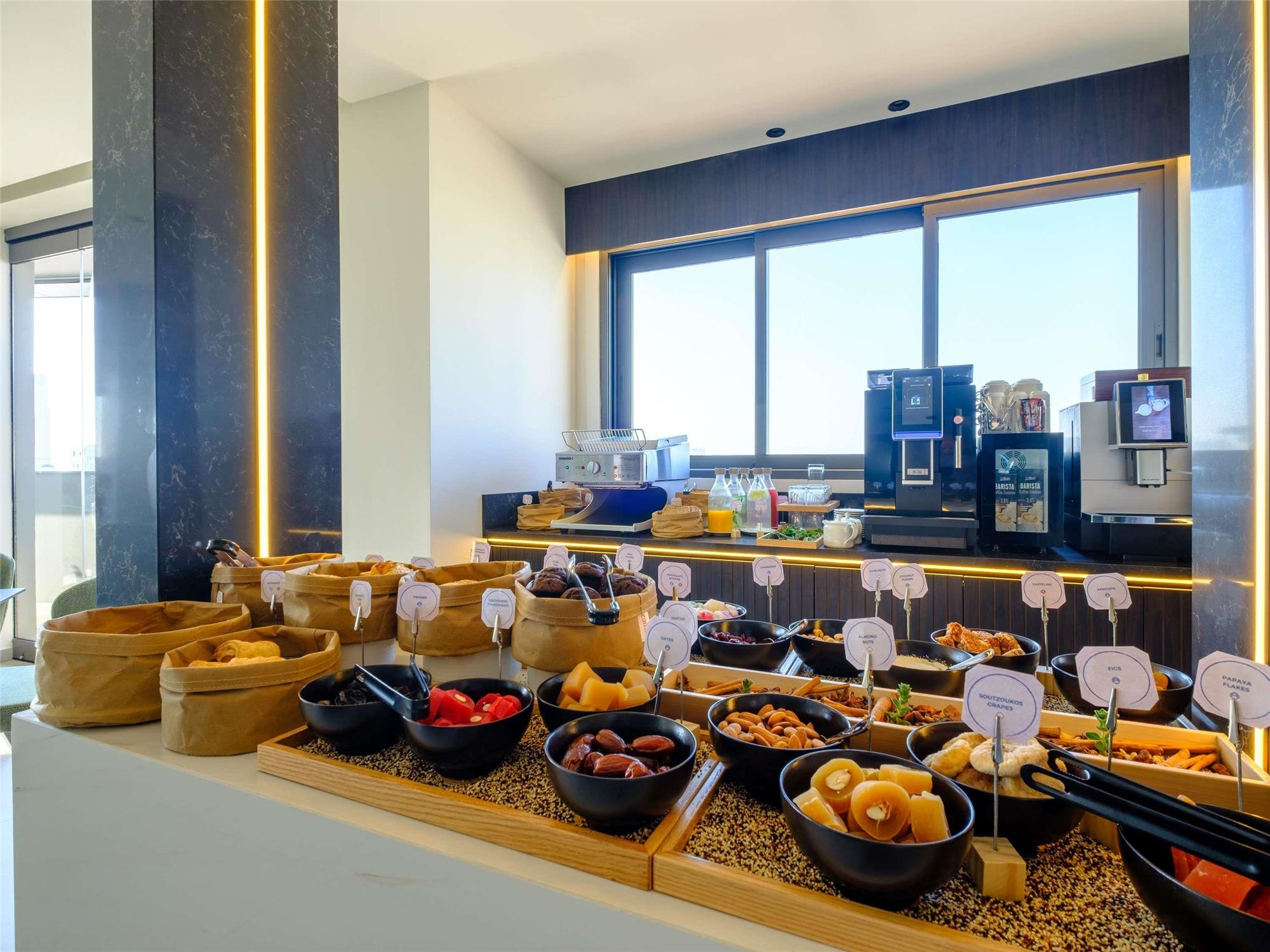 Mercure Larnaca Finikoudes Beach 2