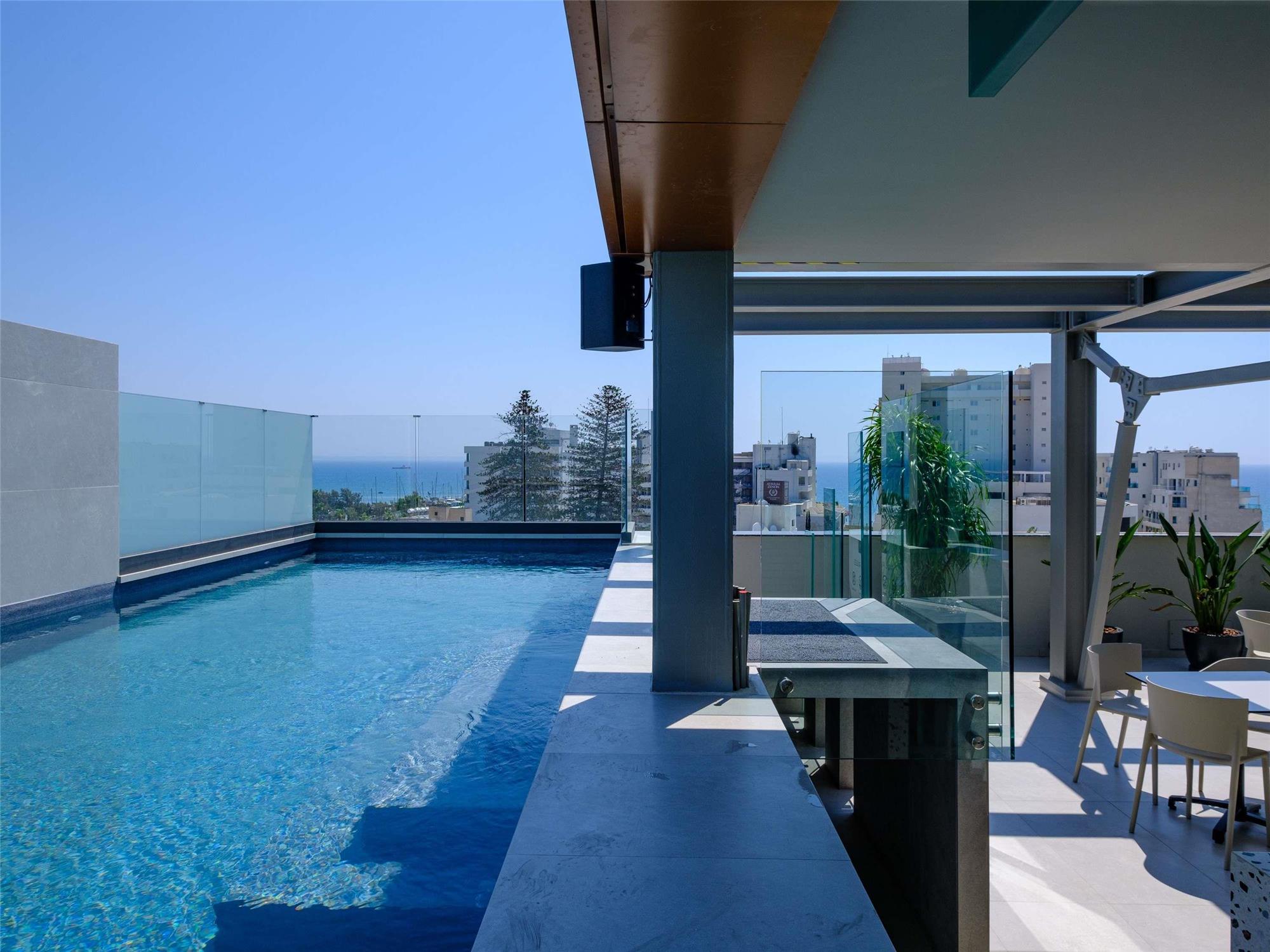 Mercure Larnaca Finikoudes Beach 1