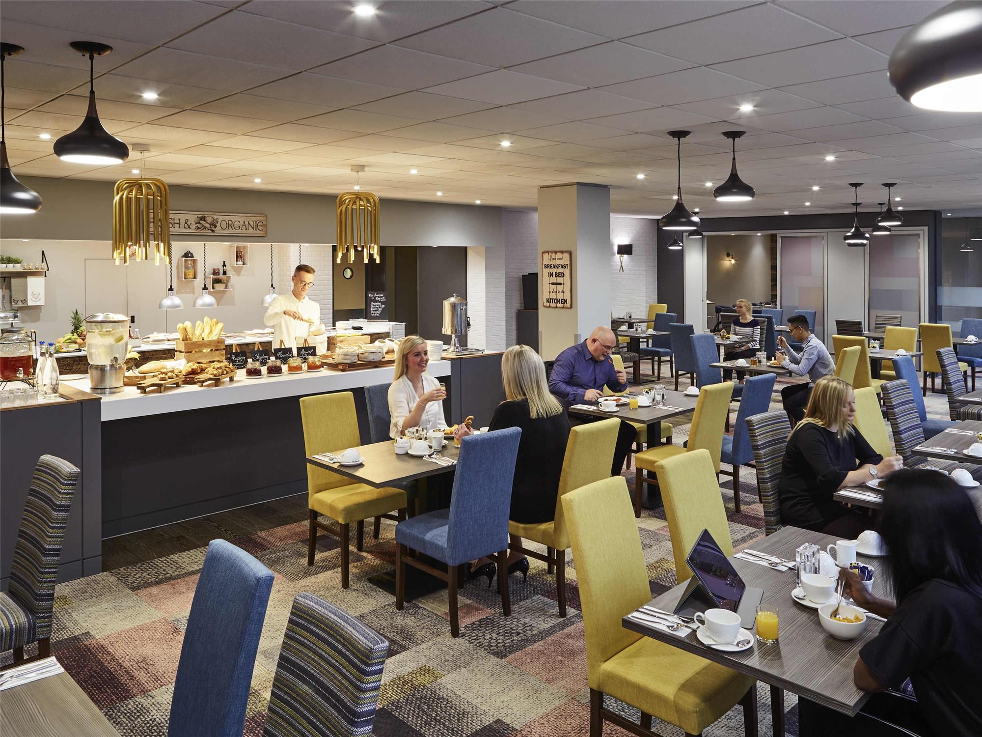 Novotel Wolverhampton City Centre 2