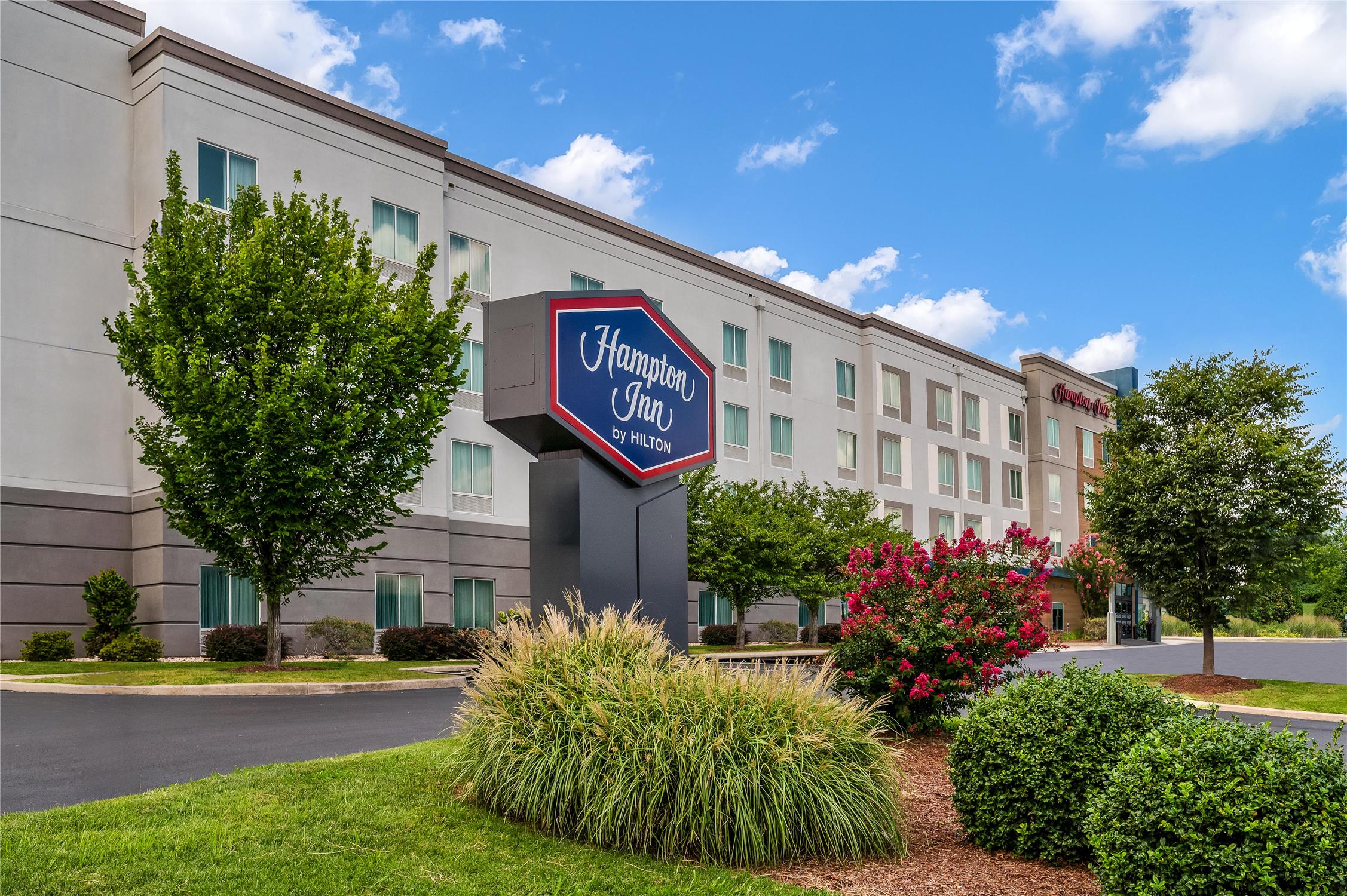Hampton Inn by Hilton Nashville Airport Century Place 2