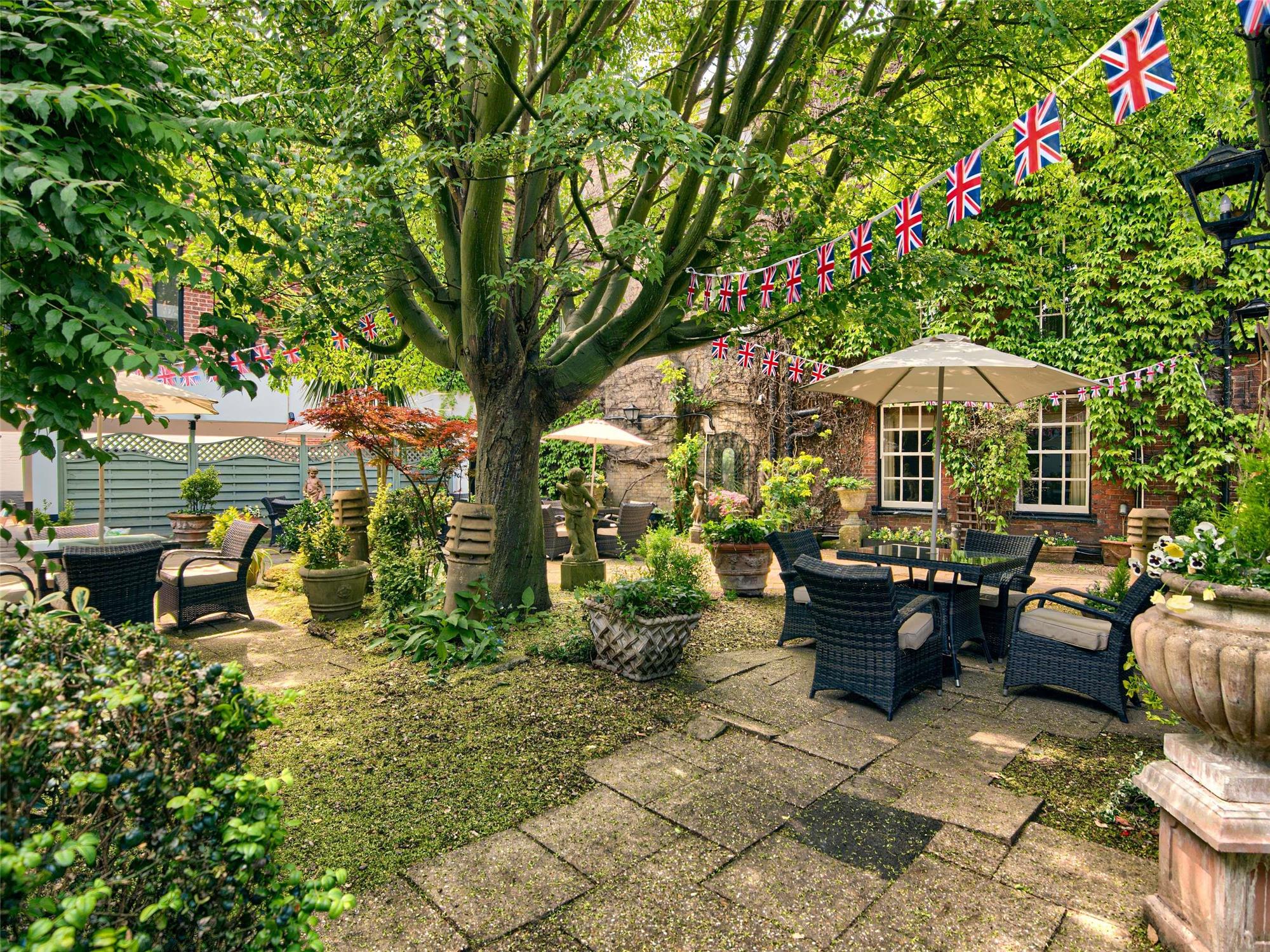 Mercure Salisbury White Hart Hotel & Apartments 2