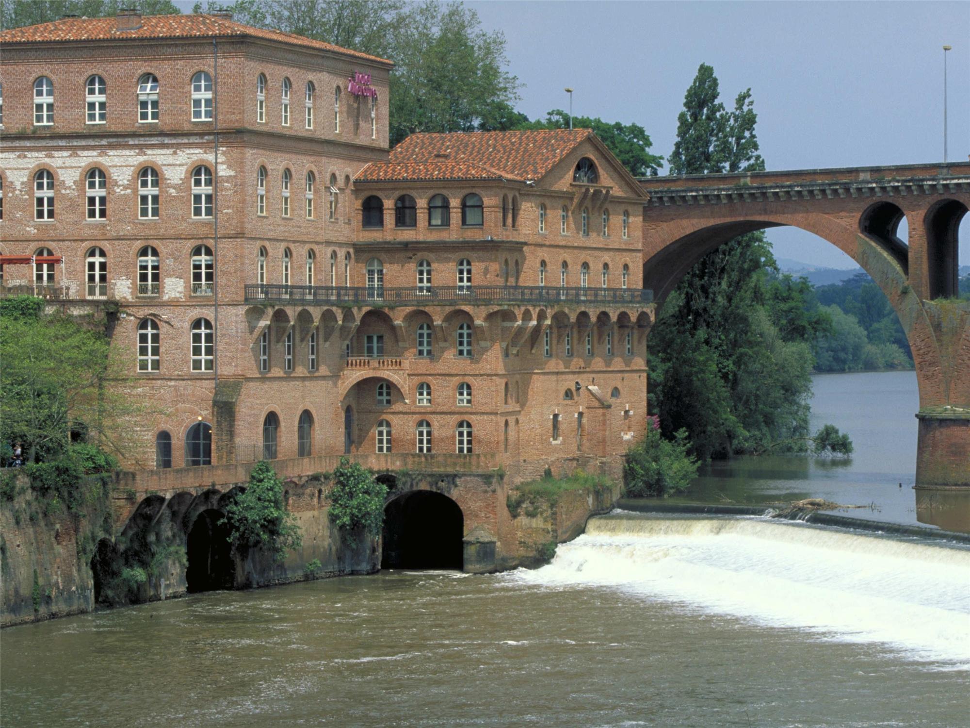 Mercure Albi Rives du Tarn 1