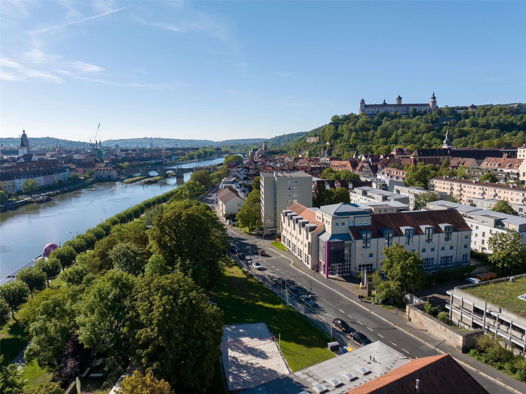 Mercure Hotel Würzburg am Mainufer 1