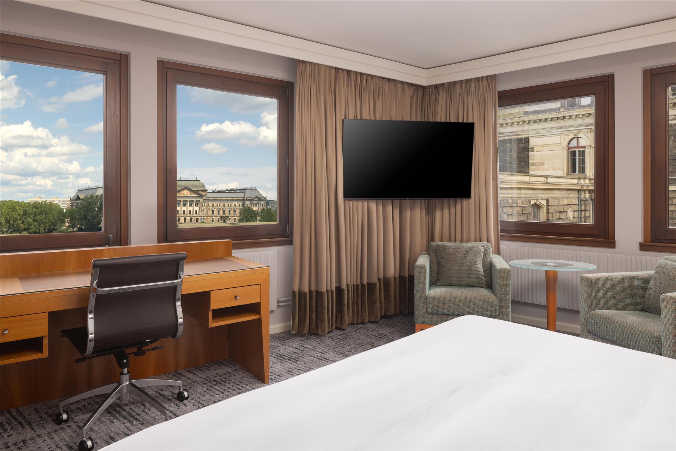 Queen Executive Room With River View