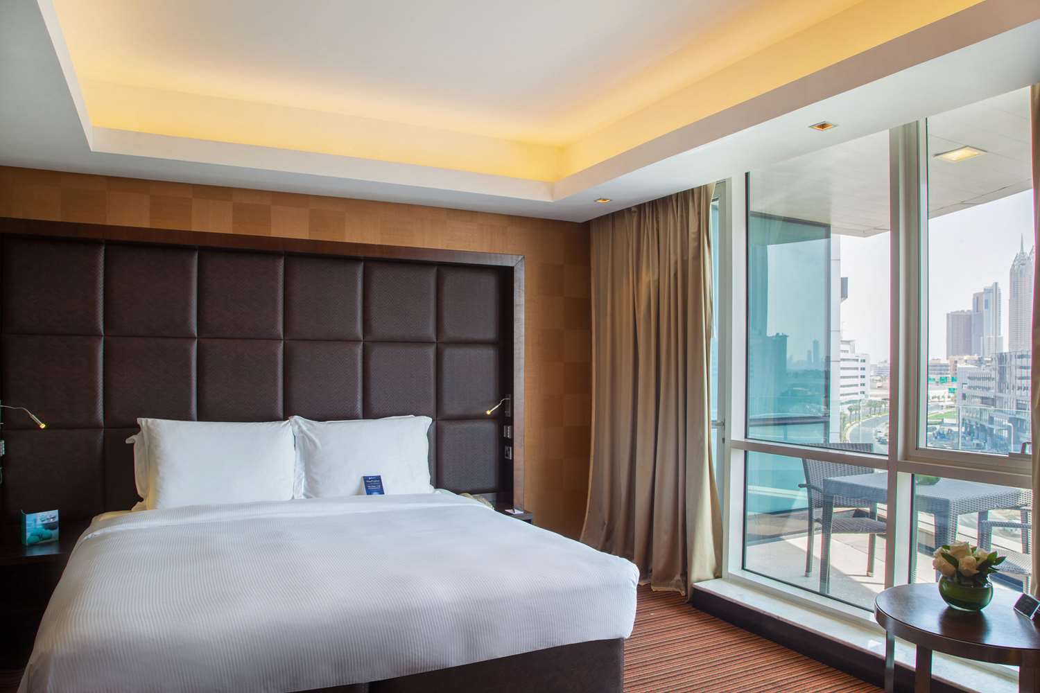  executive room-balcony-lounge access