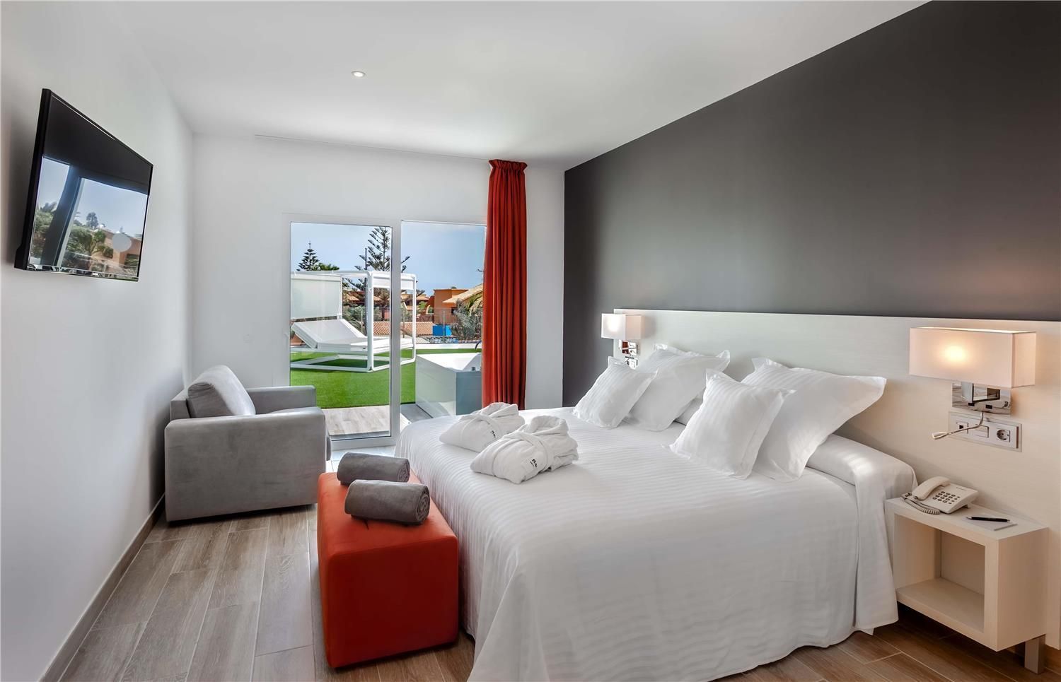 Deluxe Room with Hot Tub