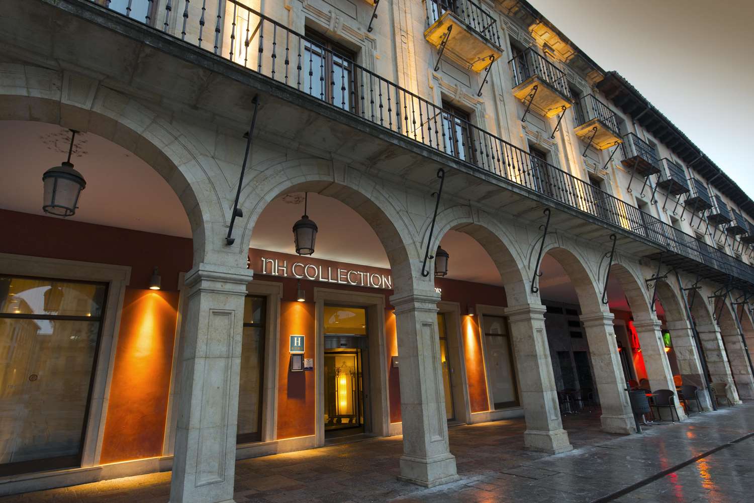 NH Collection León Plaza Mayor 1