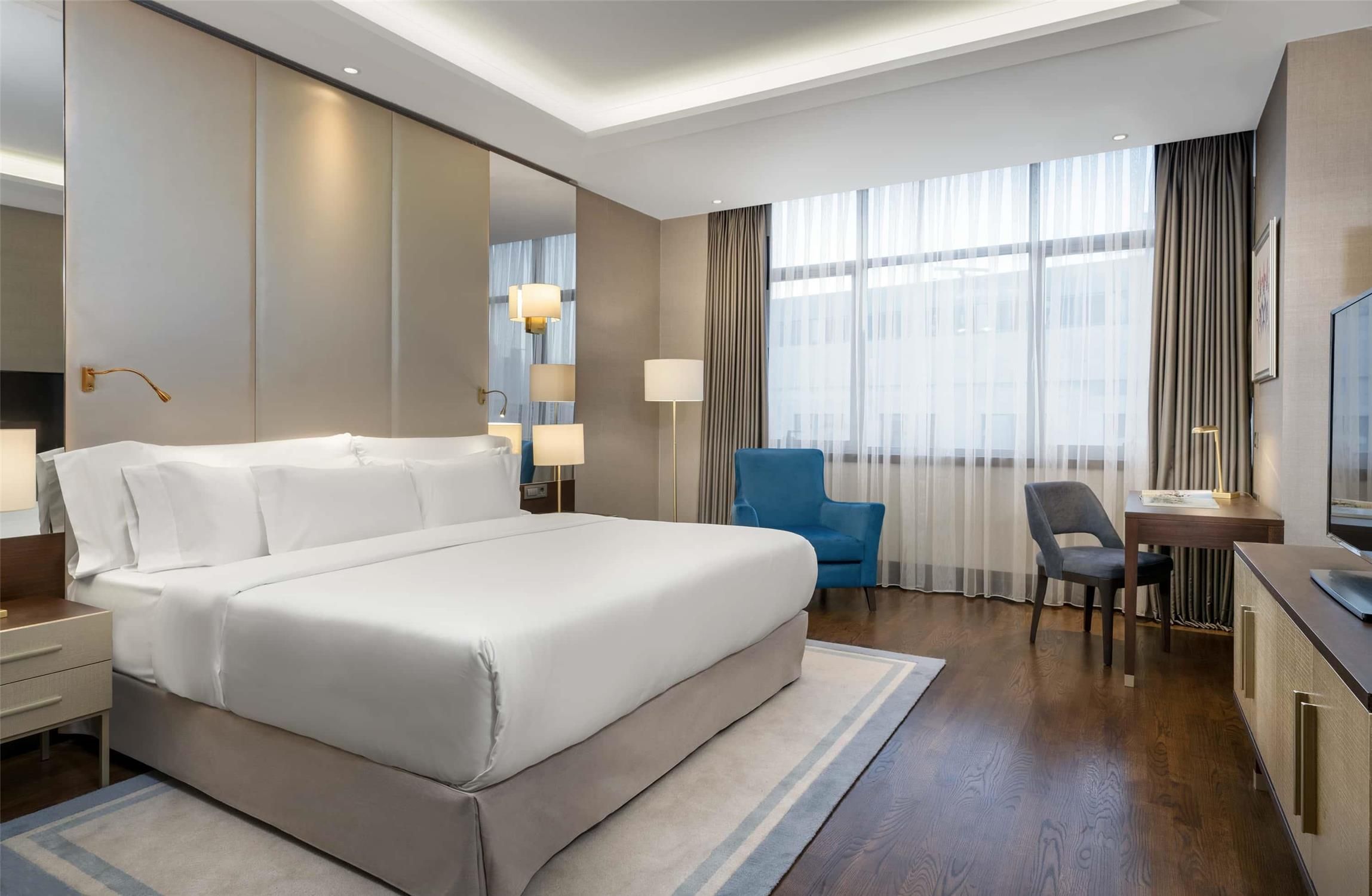 Superior double room with city view