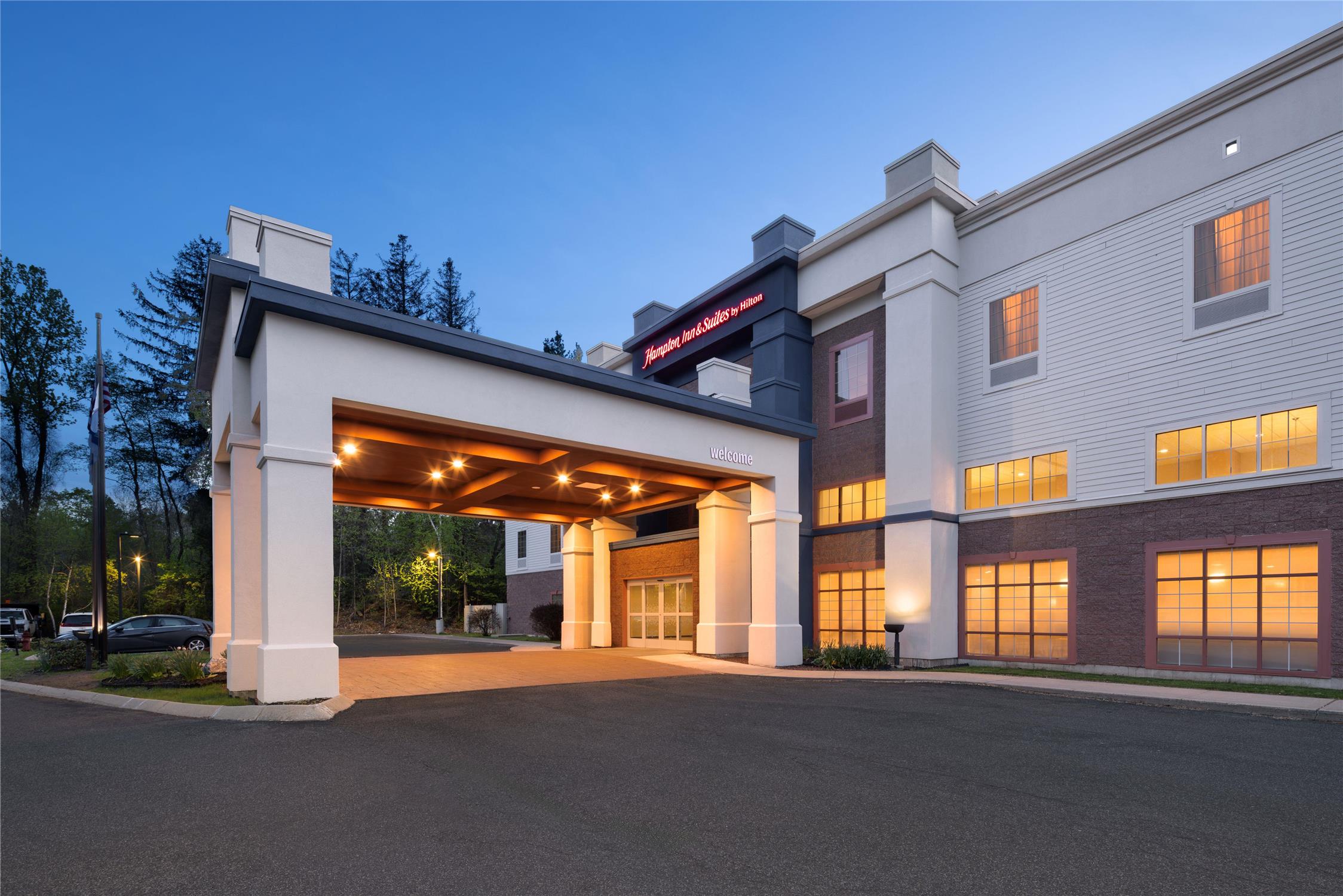 Hampton Inn & Suites Berkshires-Lenox 2
