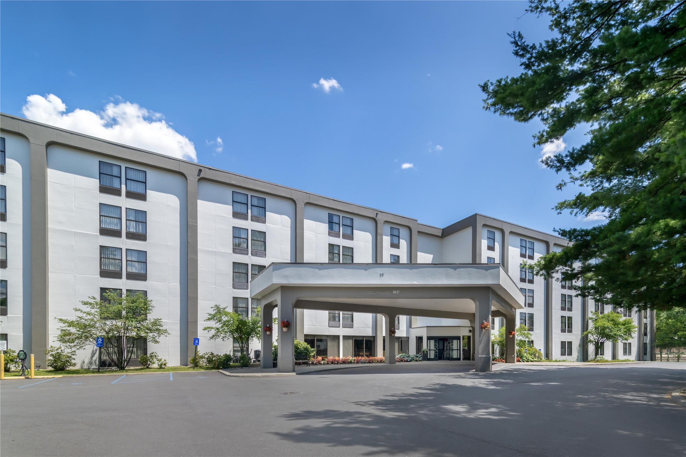 Hampton Inn Albany-Wolf Road 2