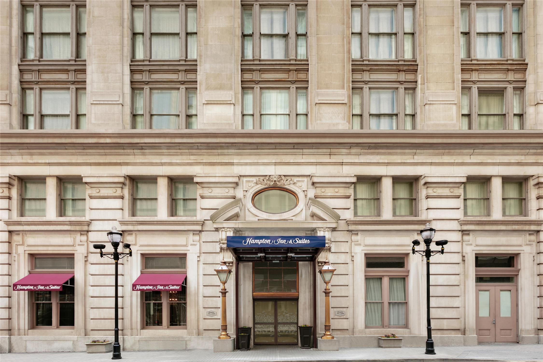 Hampton Inn & Suites Baltimore Inner Harbor 2