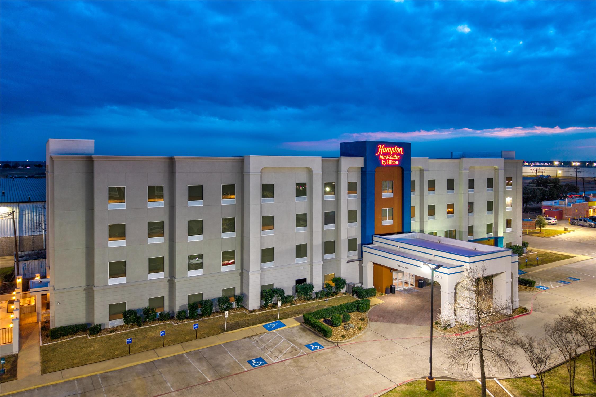 Hampton Inn & Suites Corsicana 2