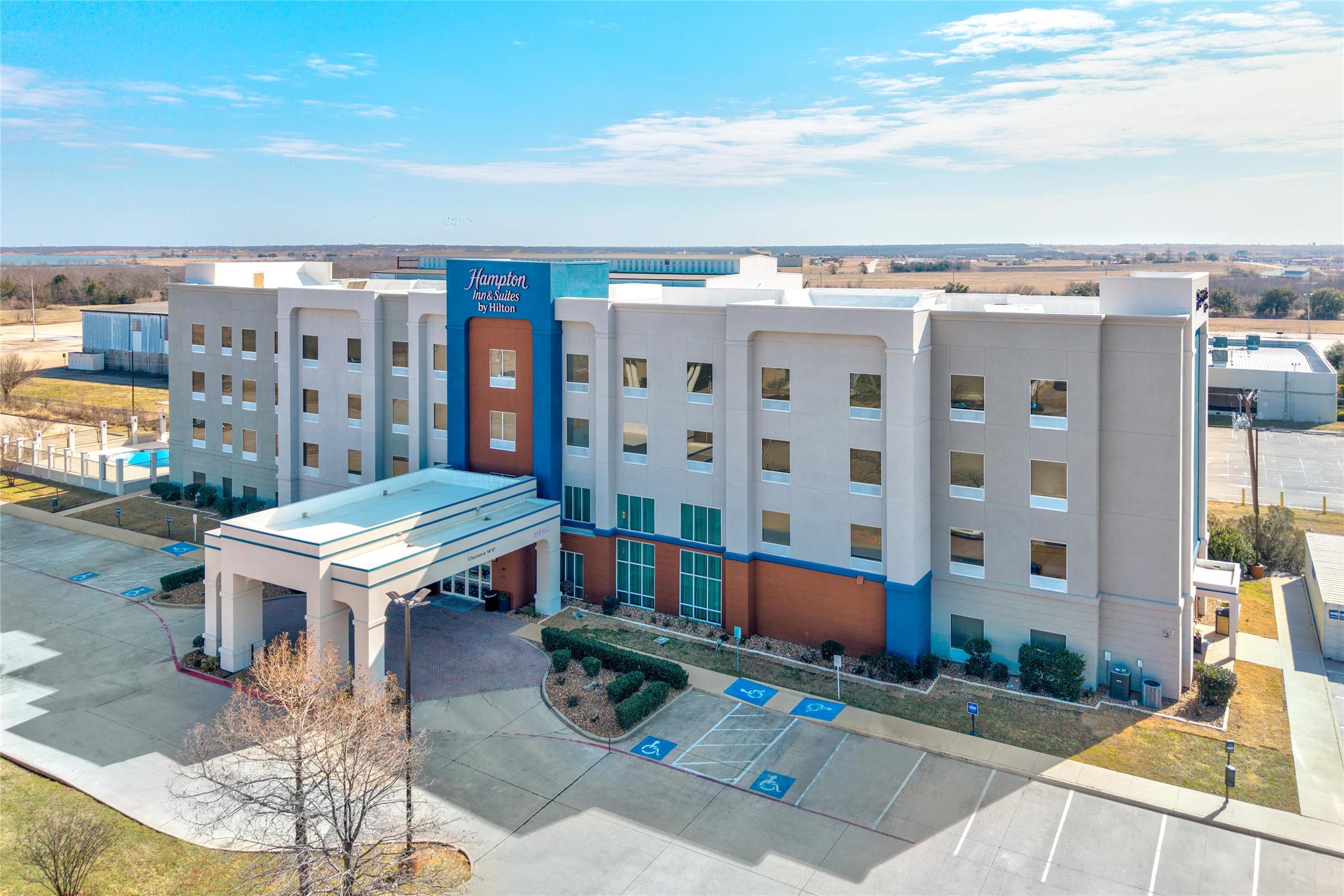 Hampton Inn & Suites Corsicana 1