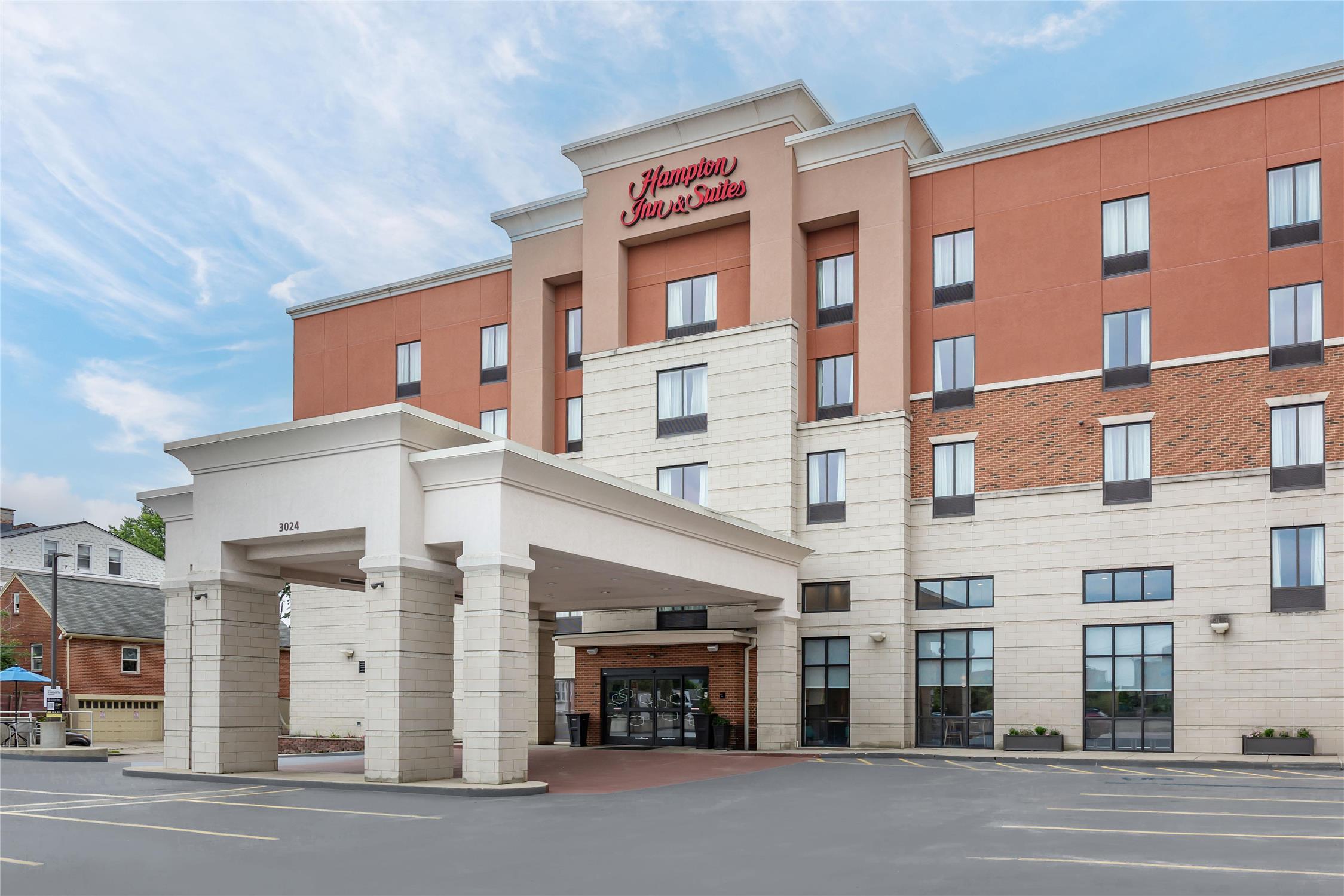 Hampton Inn & Suites Cincinnati/Uptown-University Area 2