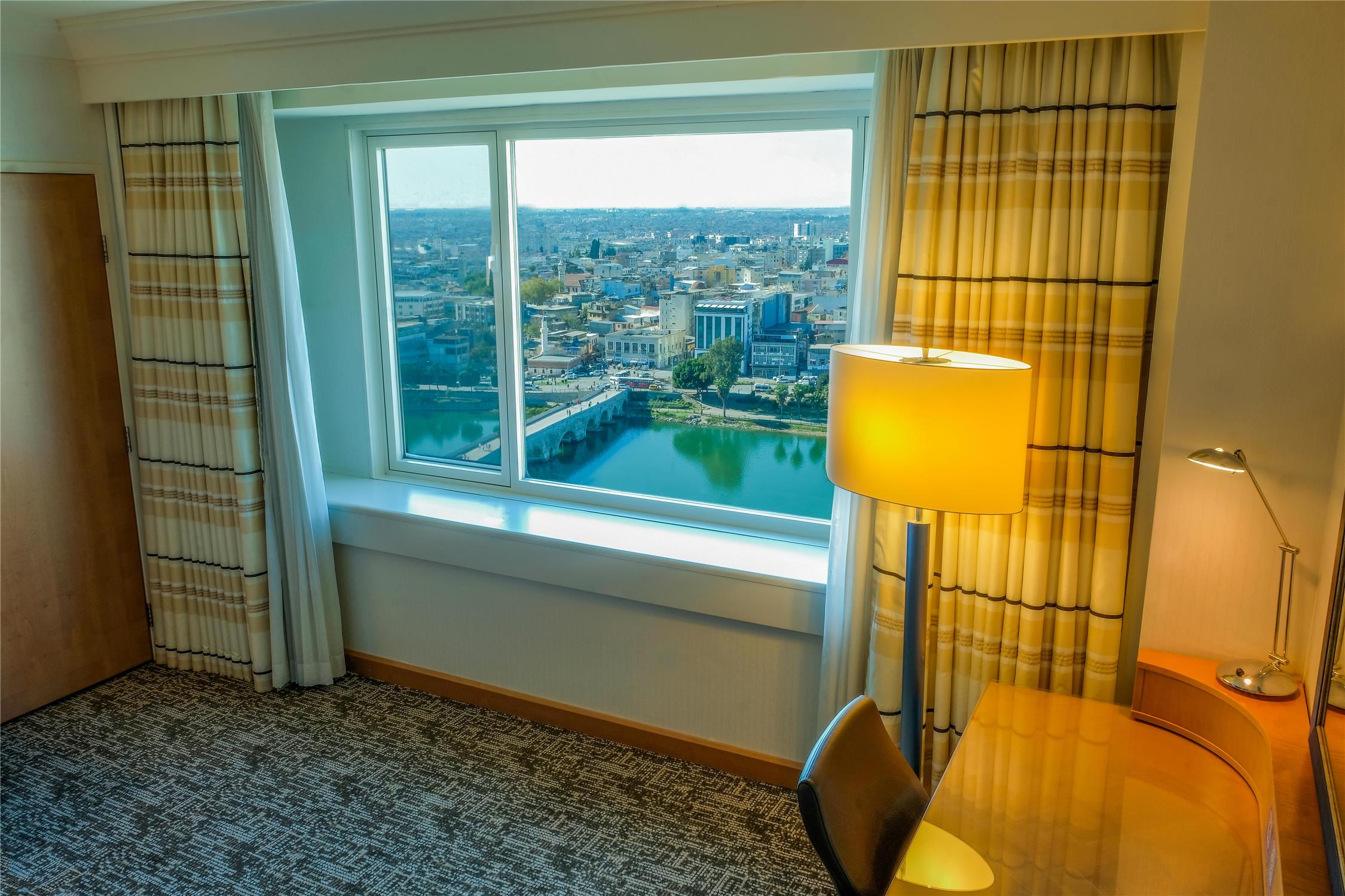 Zweibettzimmer mit Flussblick