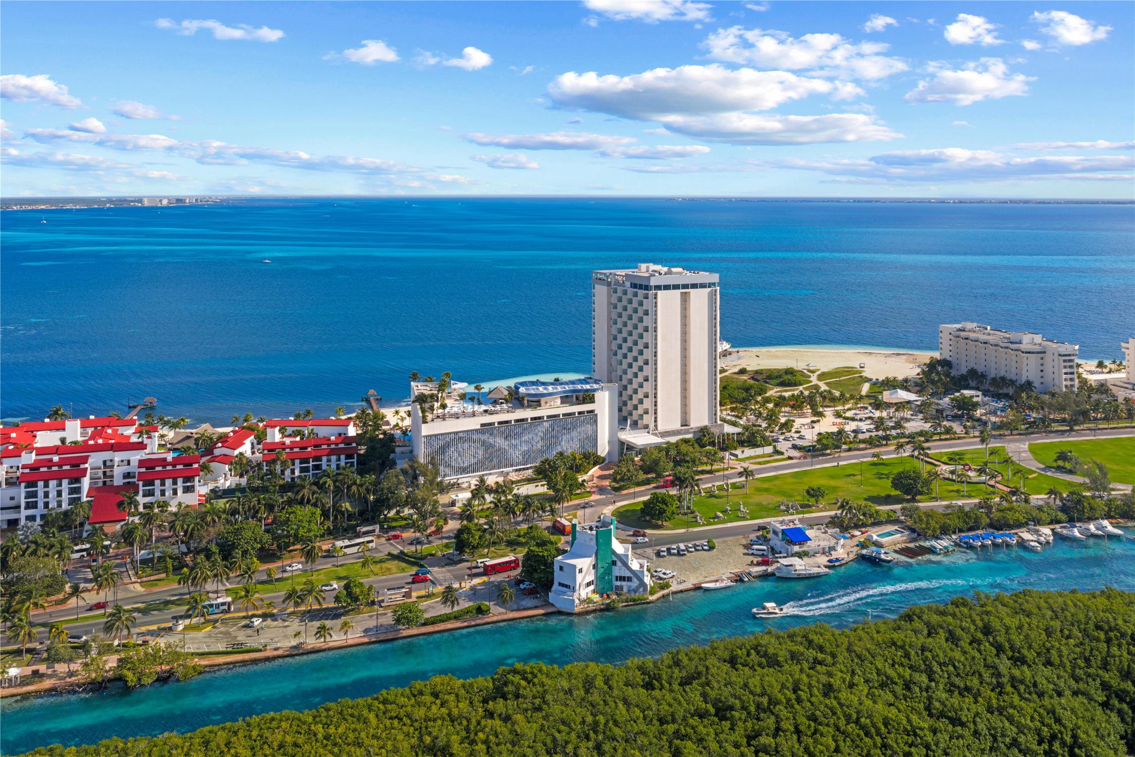 Amare Cancun Adults Only All-Inclusive Resort, Curio Hilton 2