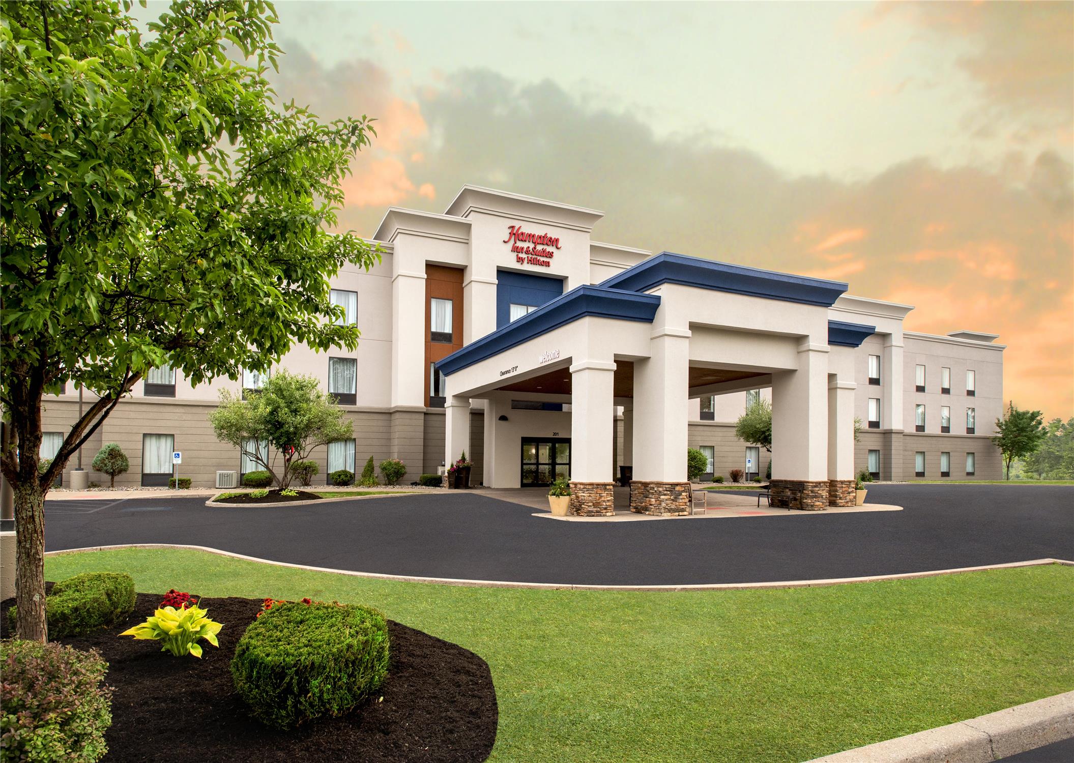 Hampton Inn & Suites New Hartford 1