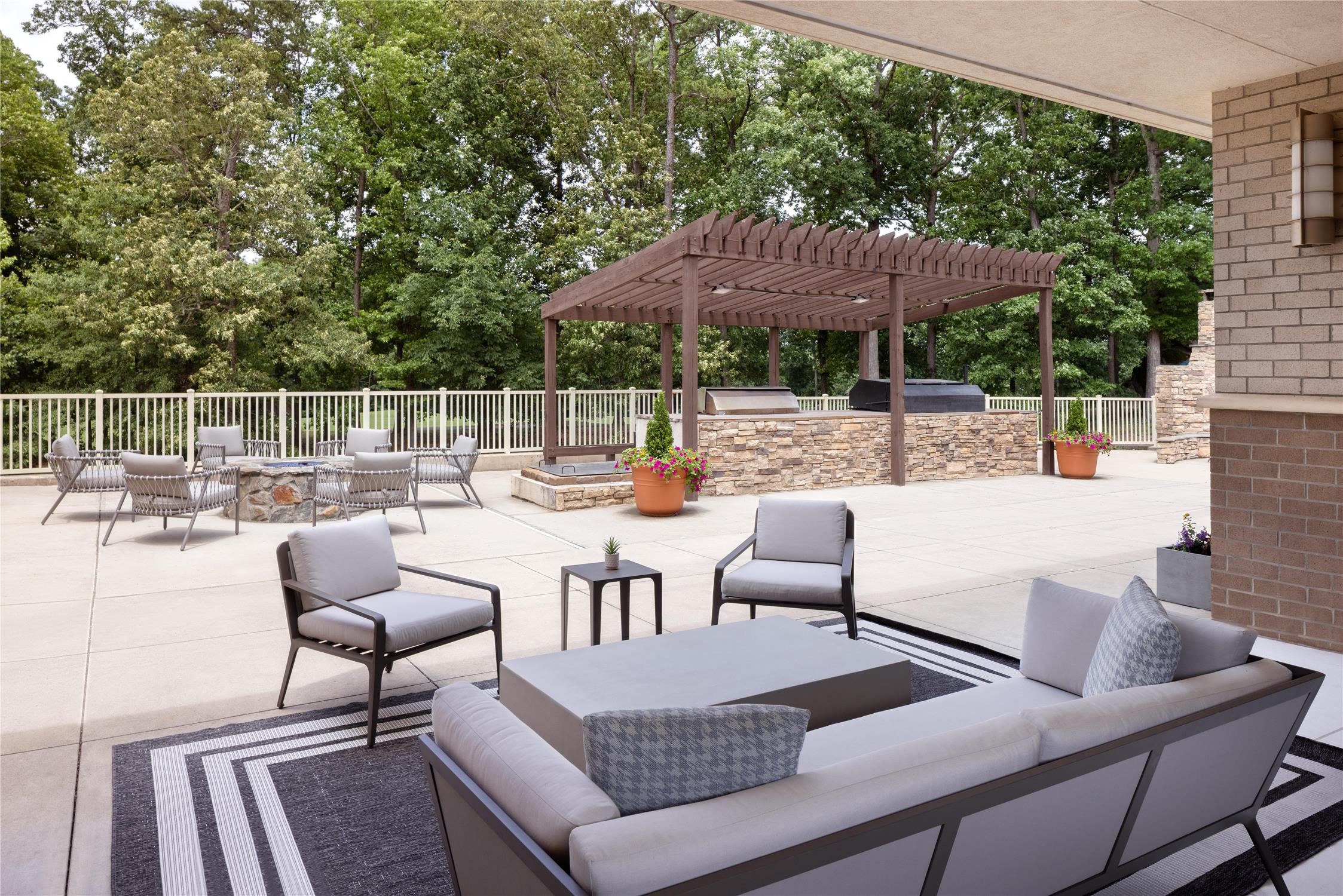 Embassy Suites by Hilton Charlotte Concord Golf Resort & Spa 2
